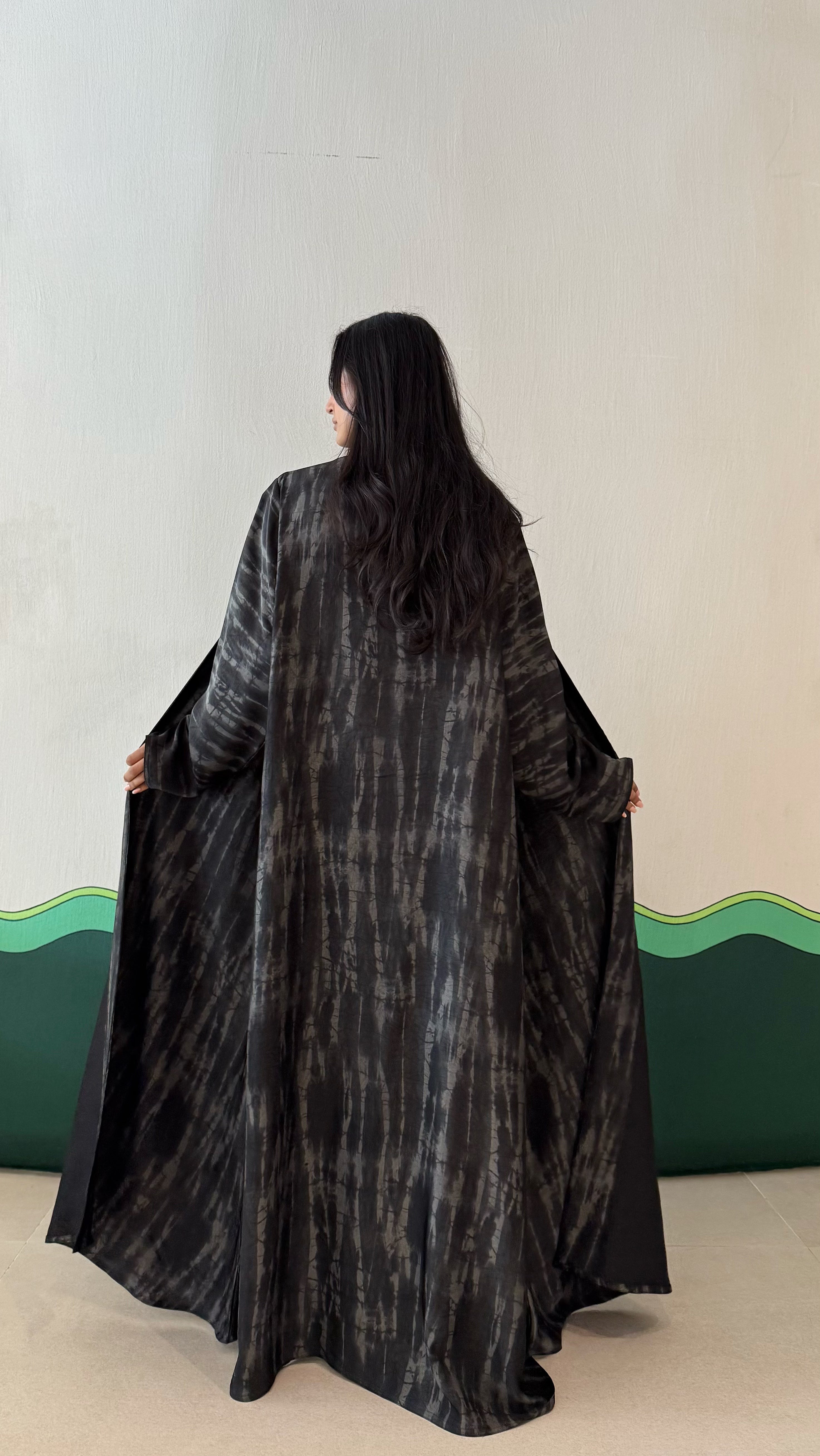 MW645 - Light Crepe Standing with Jacquard Half-Cloche