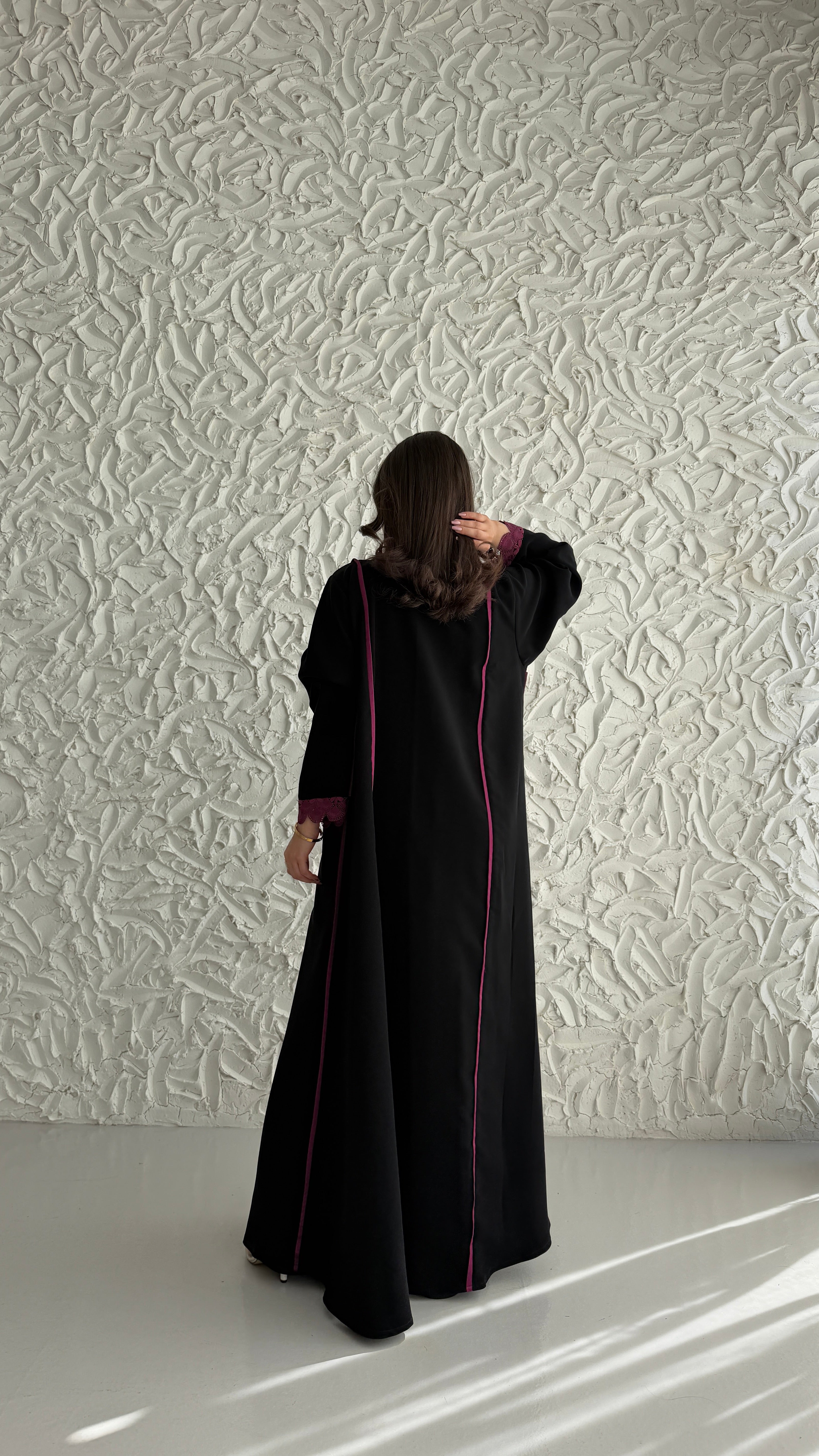 MW2109 - عباية كريب انيقة بقصه نص كلوش عصرية - Aya