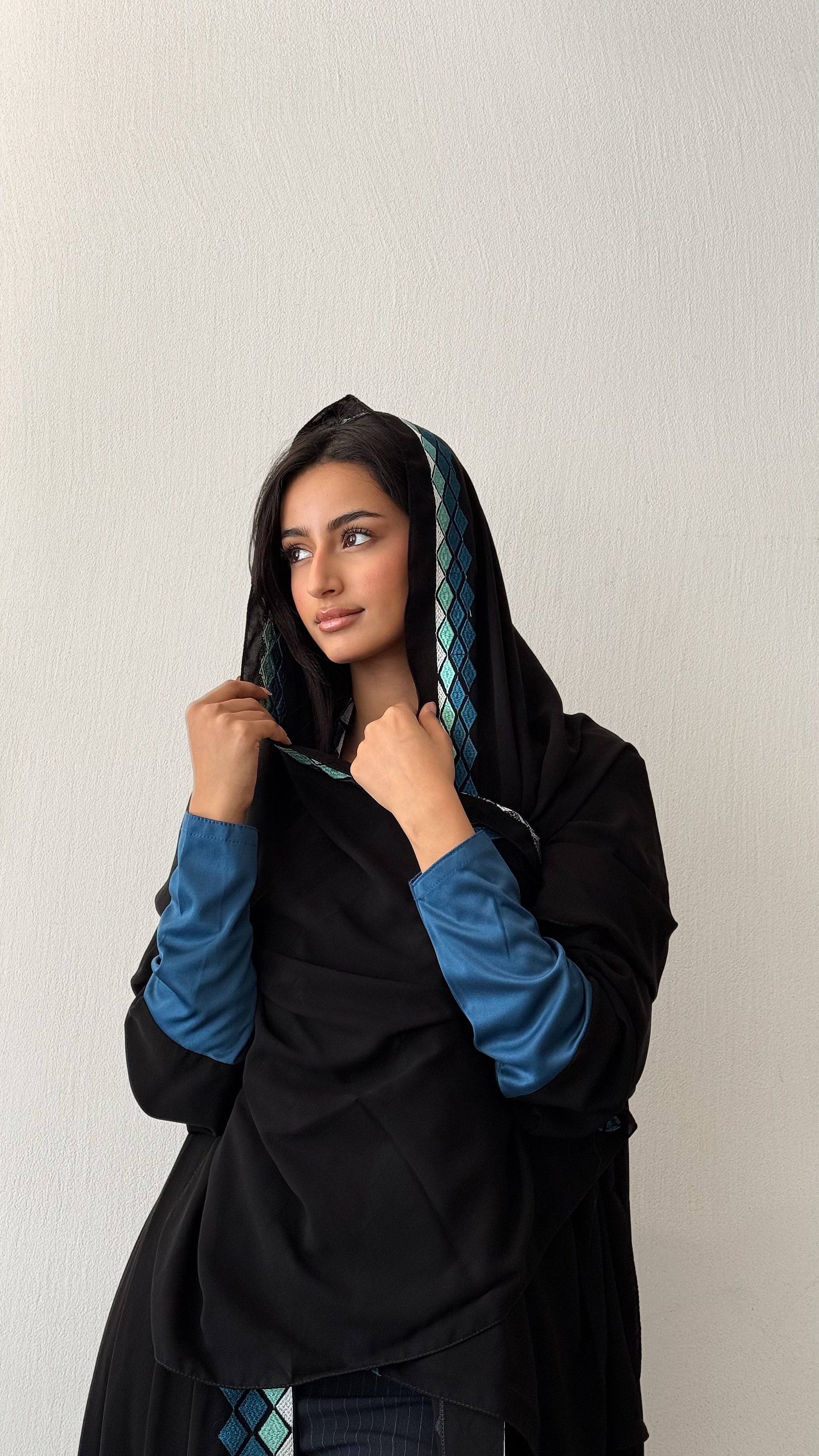 MW645 - Light Crepe Standing with Jacquard Half-Cloche