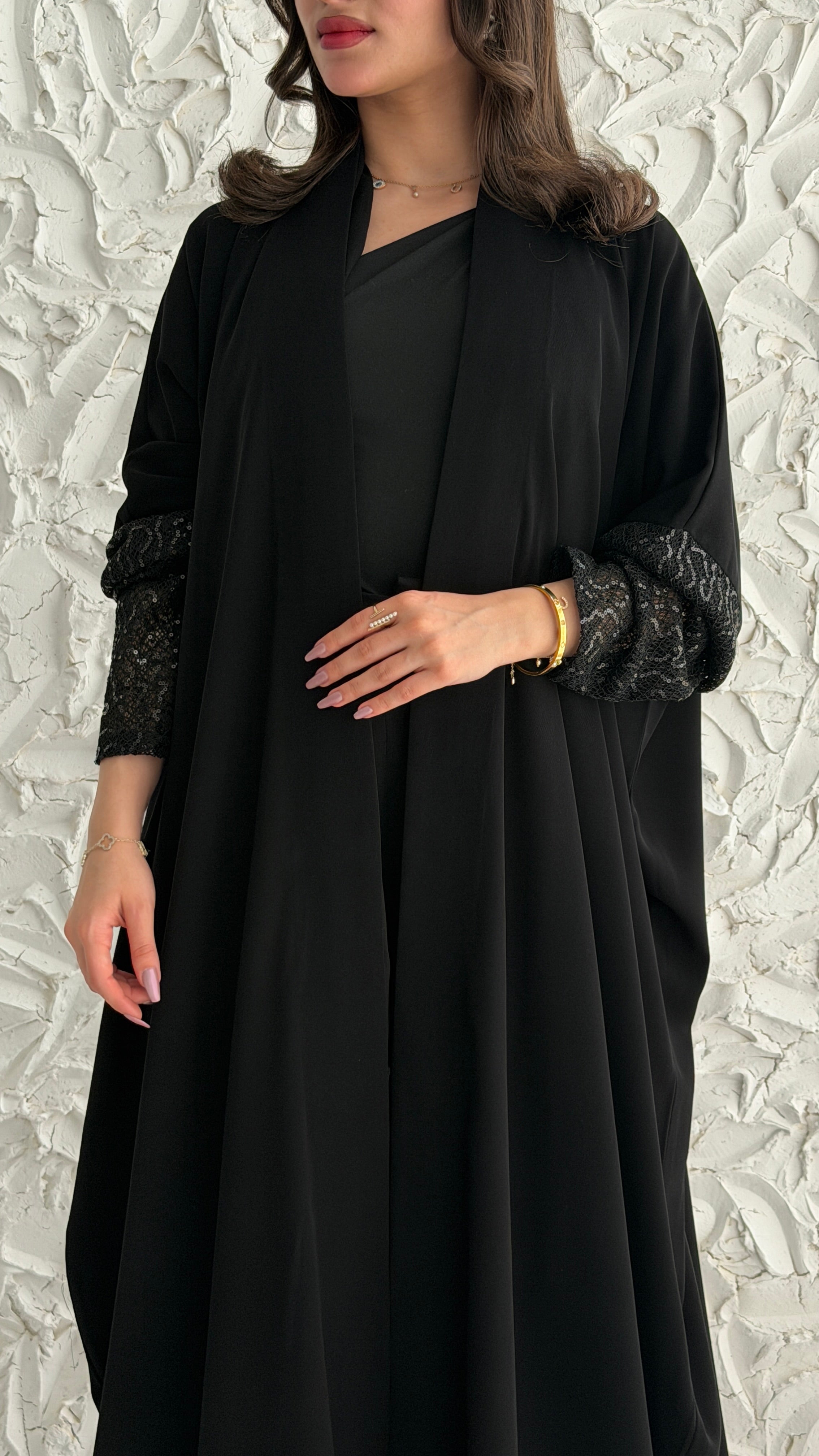 MW2131 - عباية كريب ملكي أنيقة بقصّة نص كلوش عصرية. - Aya