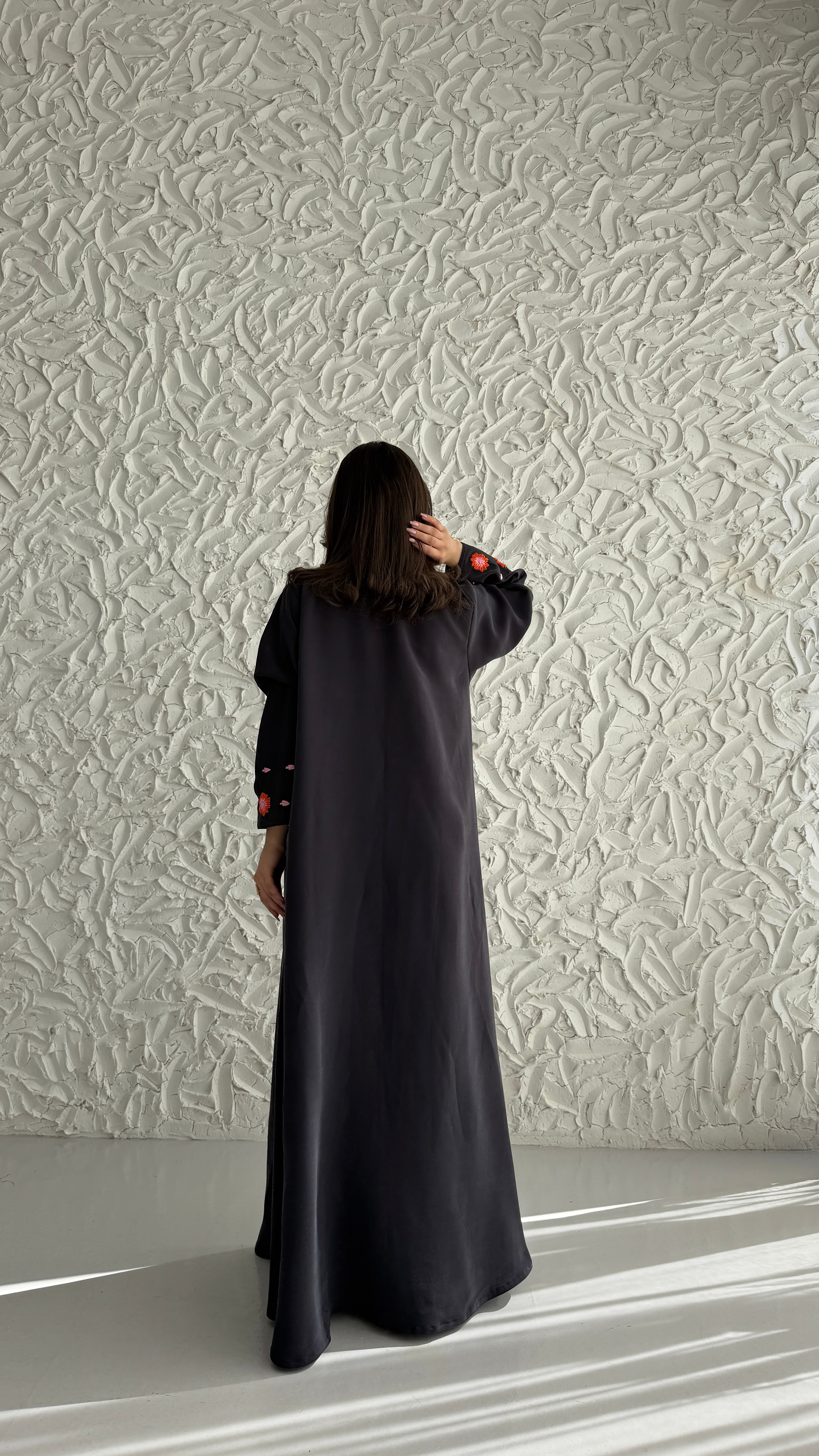 MW2108 - عباية حرير مغسول انيقة بقصه نص كلوش عصرية - Aya