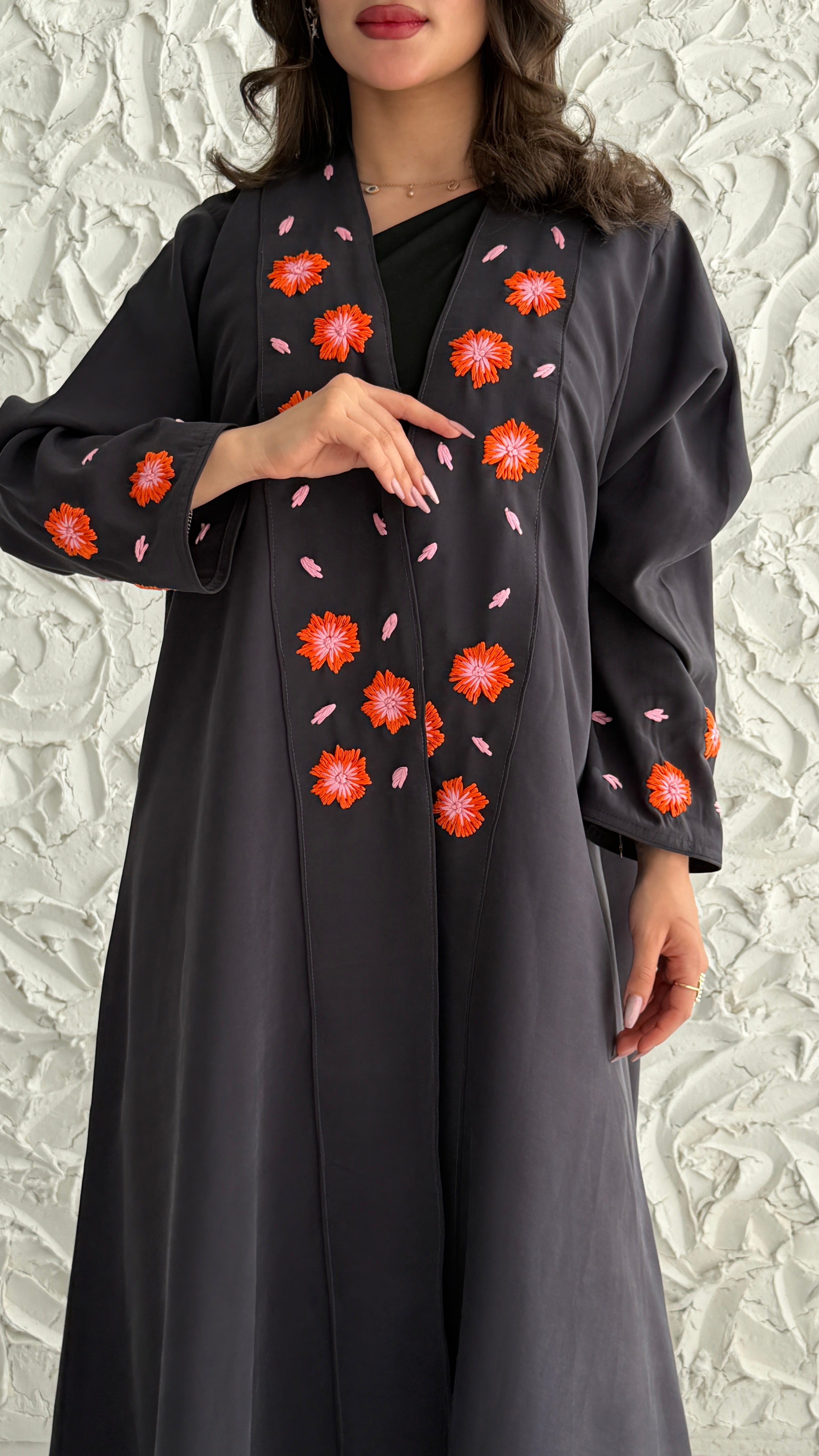 MW2108 - عباية حرير مغسول انيقة بقصه نص كلوش عصرية - Aya