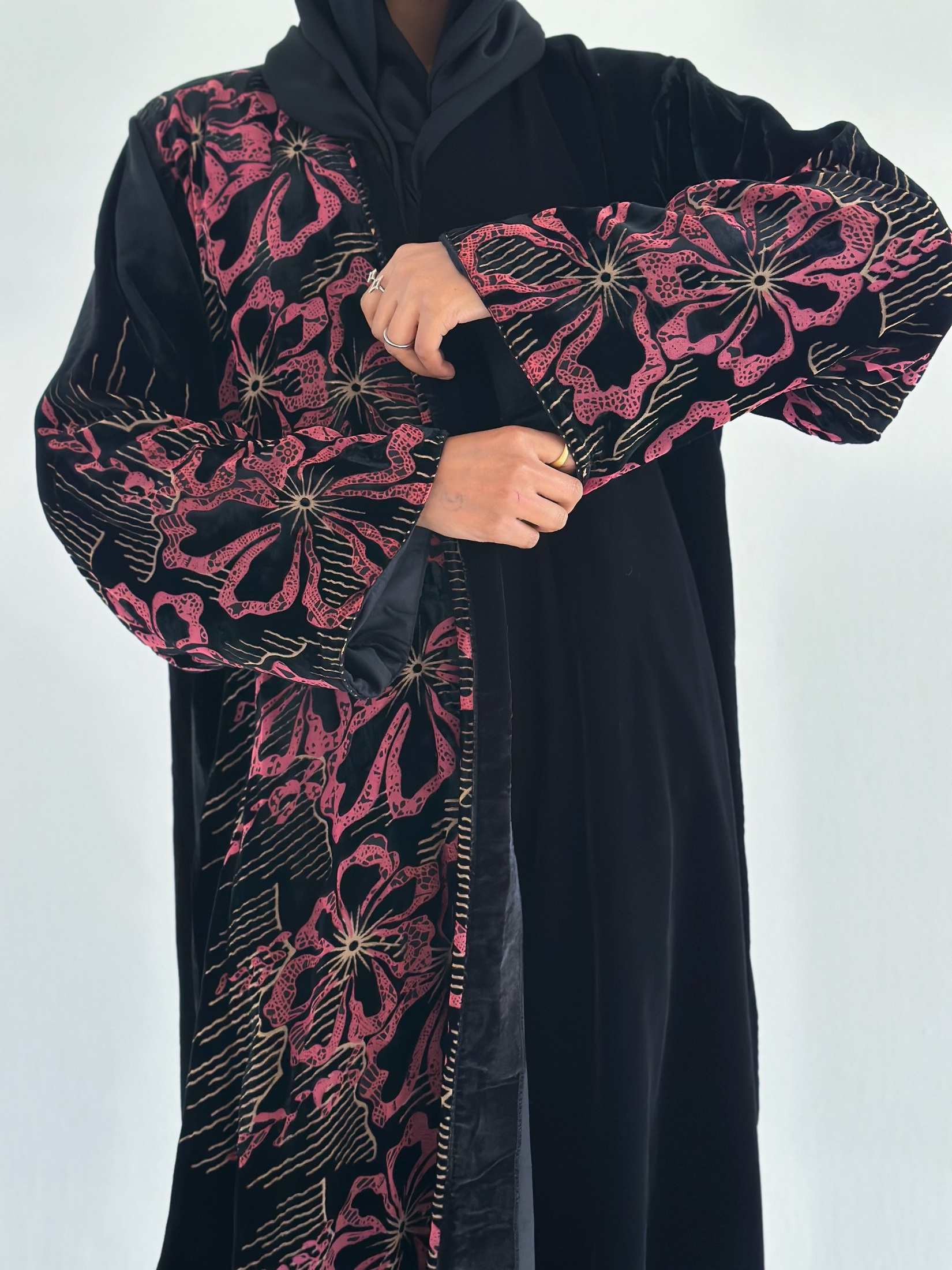 MWT554 - عباية مخمل مع شيفون طباعة - Aya