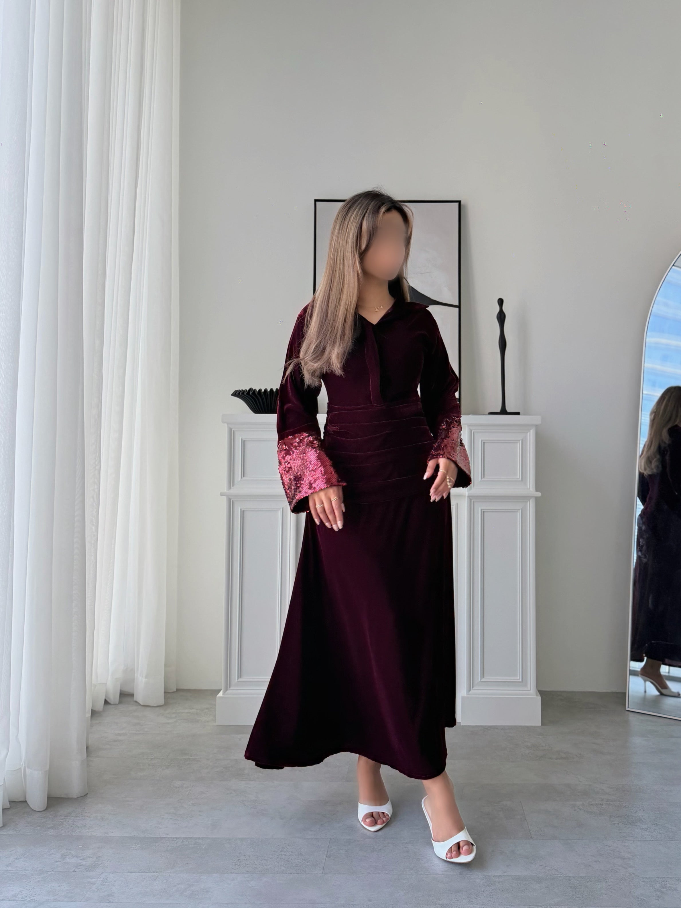 MWJ024 - جلابية عنابي مع زم بالخصر و اضافة ترتر بالأكمام - Aya