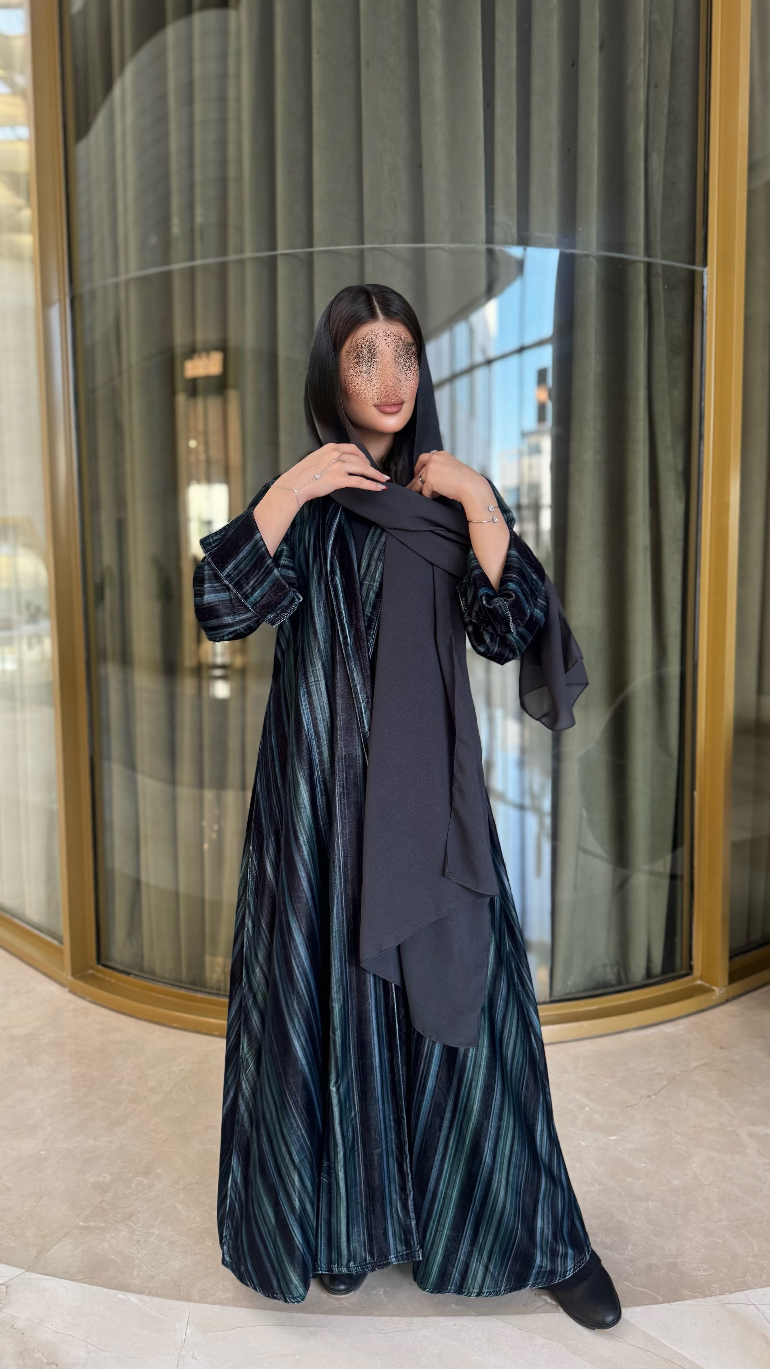 MWE118 - عباية مخمل طباعة - Aya