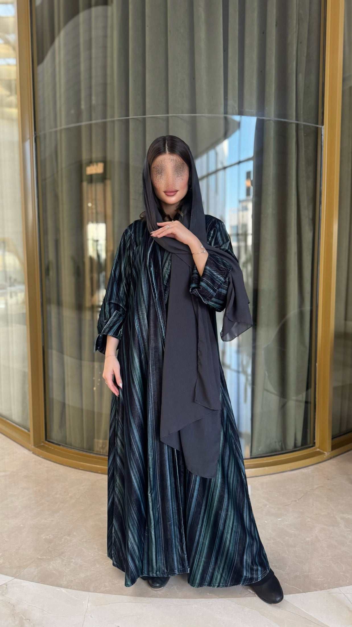MWE118 - عباية مخمل طباعة - Aya