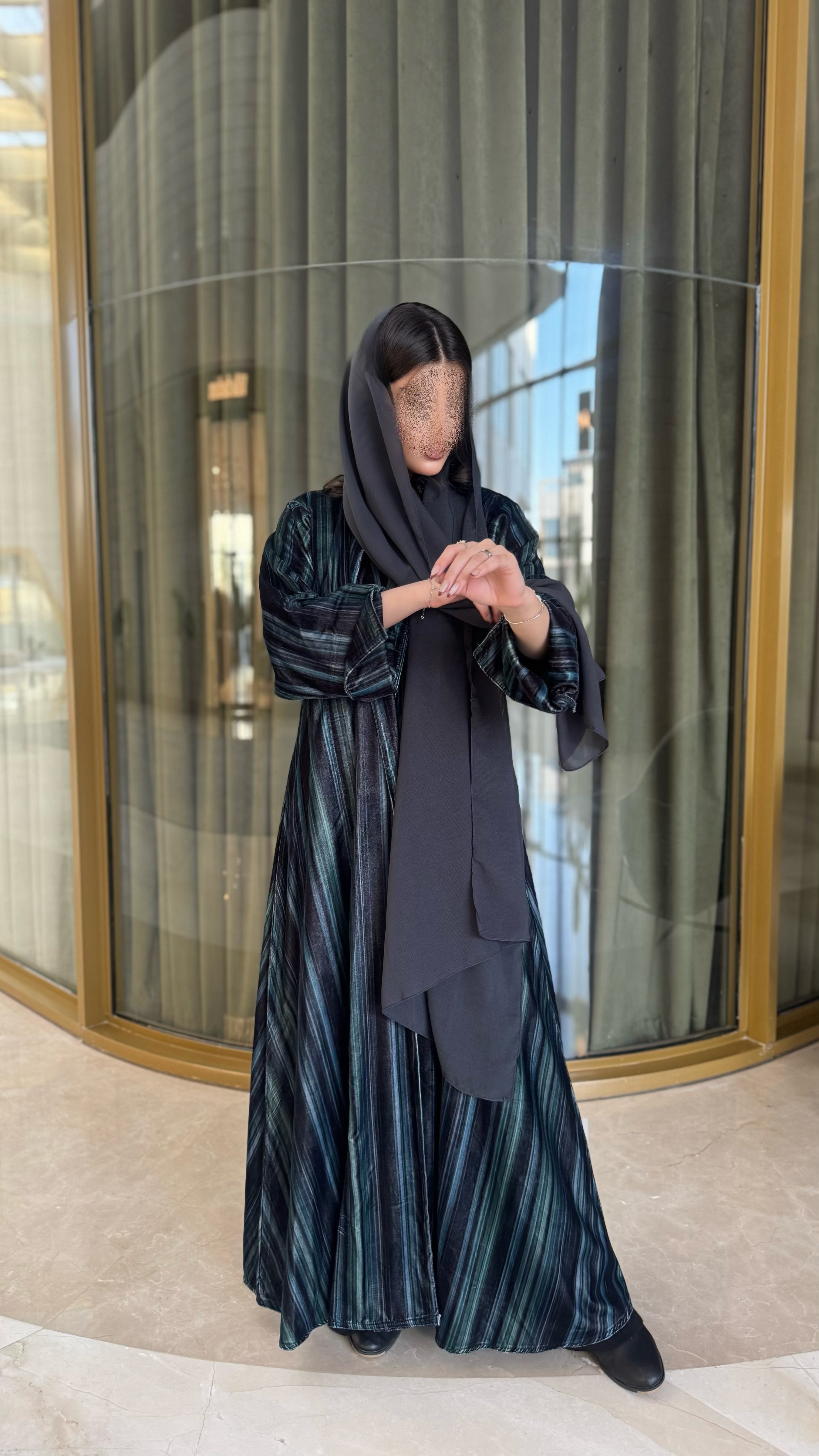 MWE118 - عباية مخمل طباعة - Aya