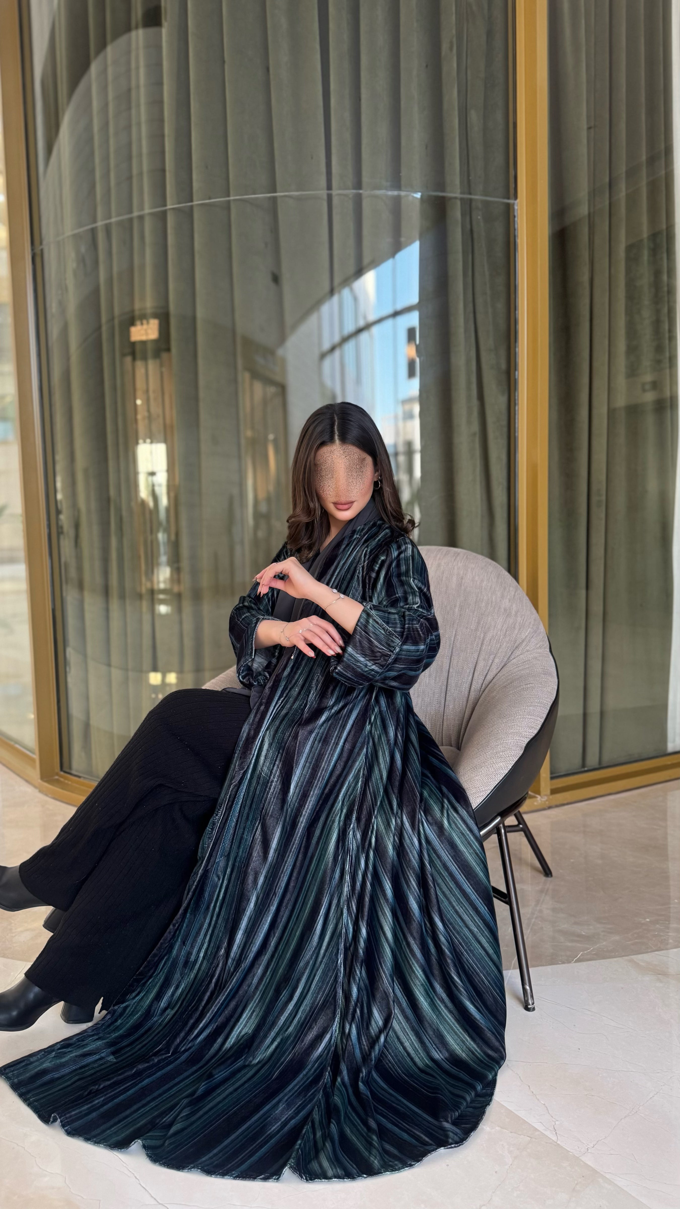 MWE118 - عباية مخمل طباعة - Aya