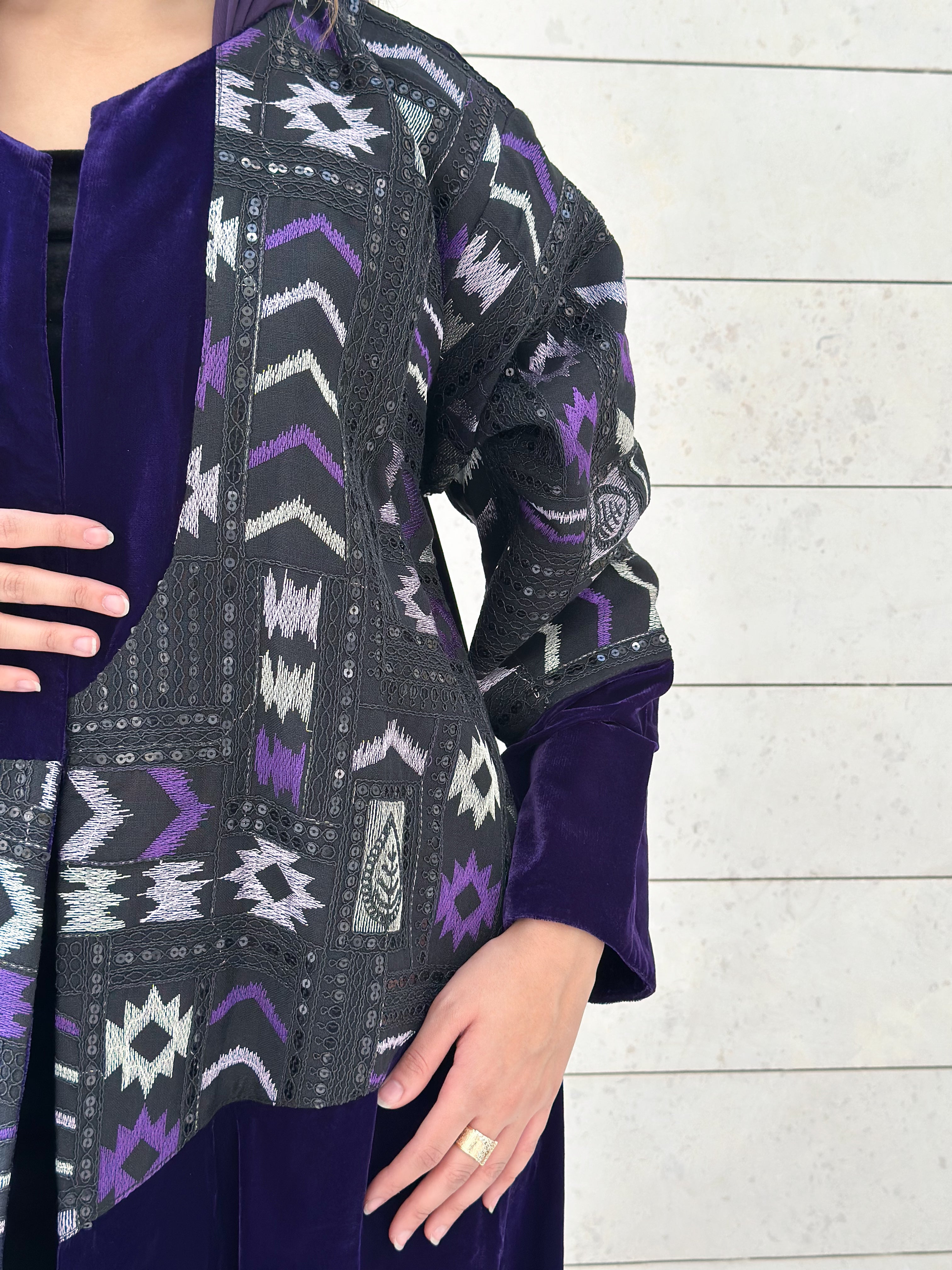 MWT544 - عباية مخمل موف مع تطريز هندي - Aya