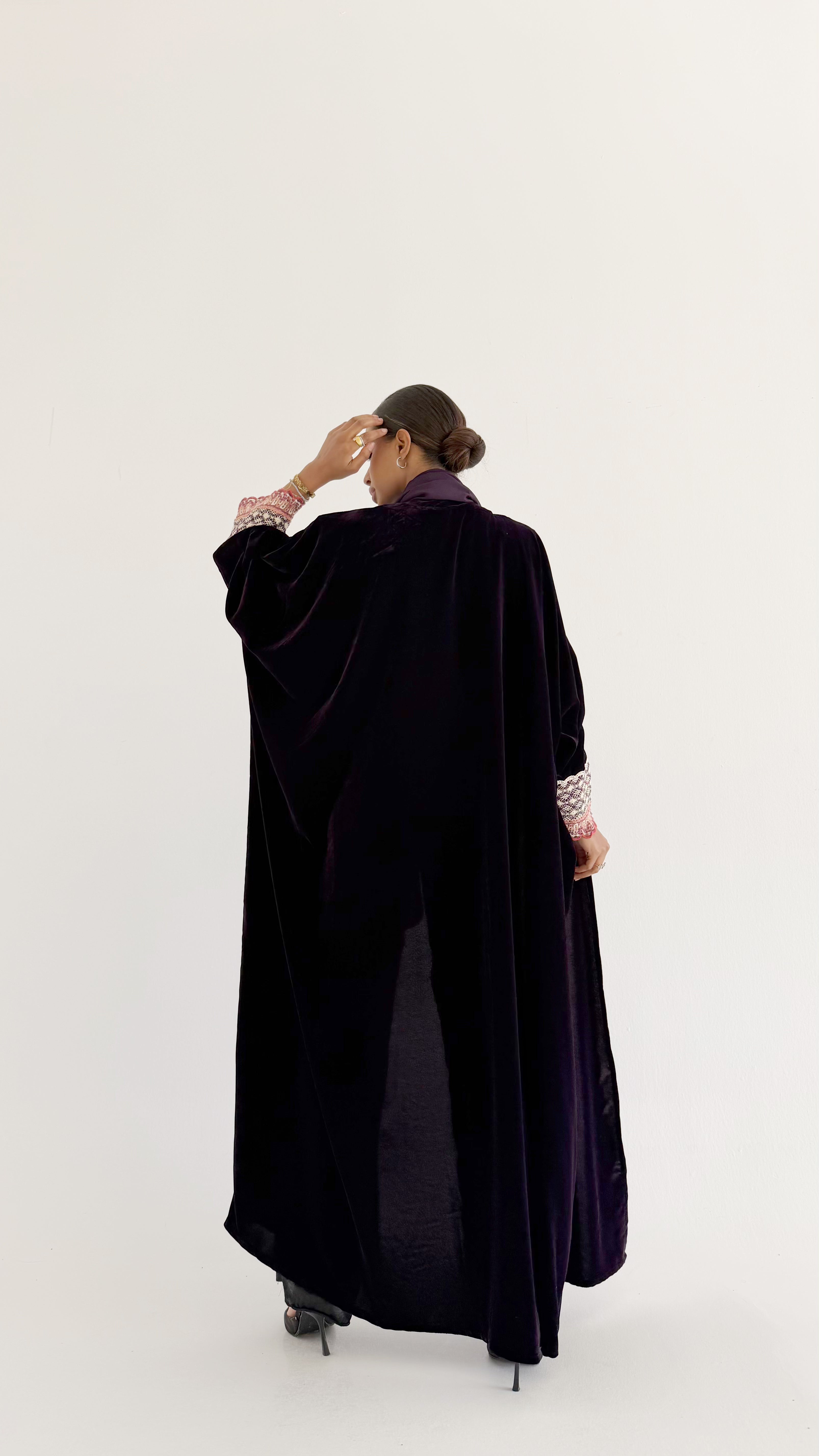 MW2004 -عباية مخمل اس اس مع اضافة الكورشية بالاكمام