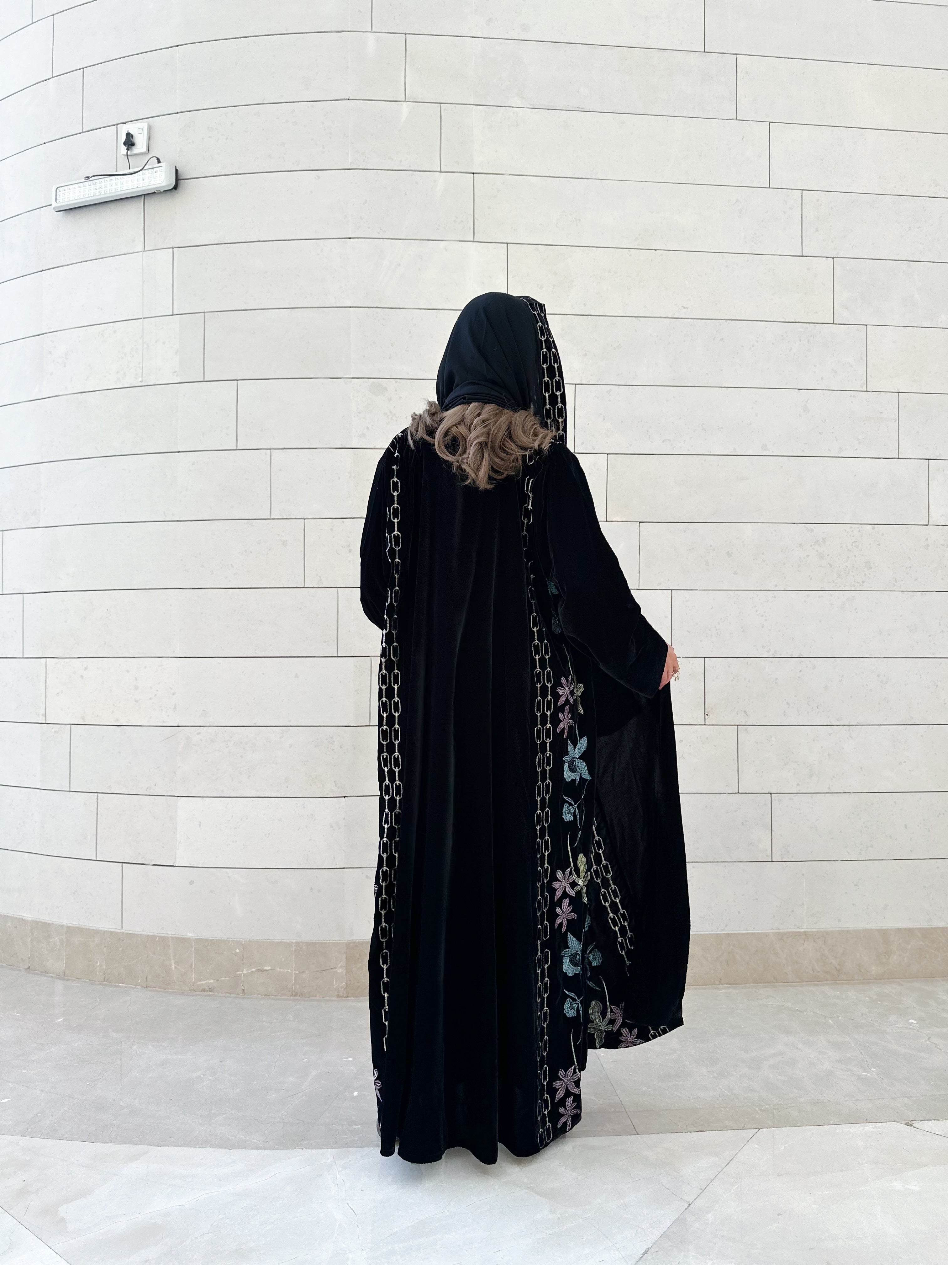 MWT550 - عباية مخمل مطرزة - Aya