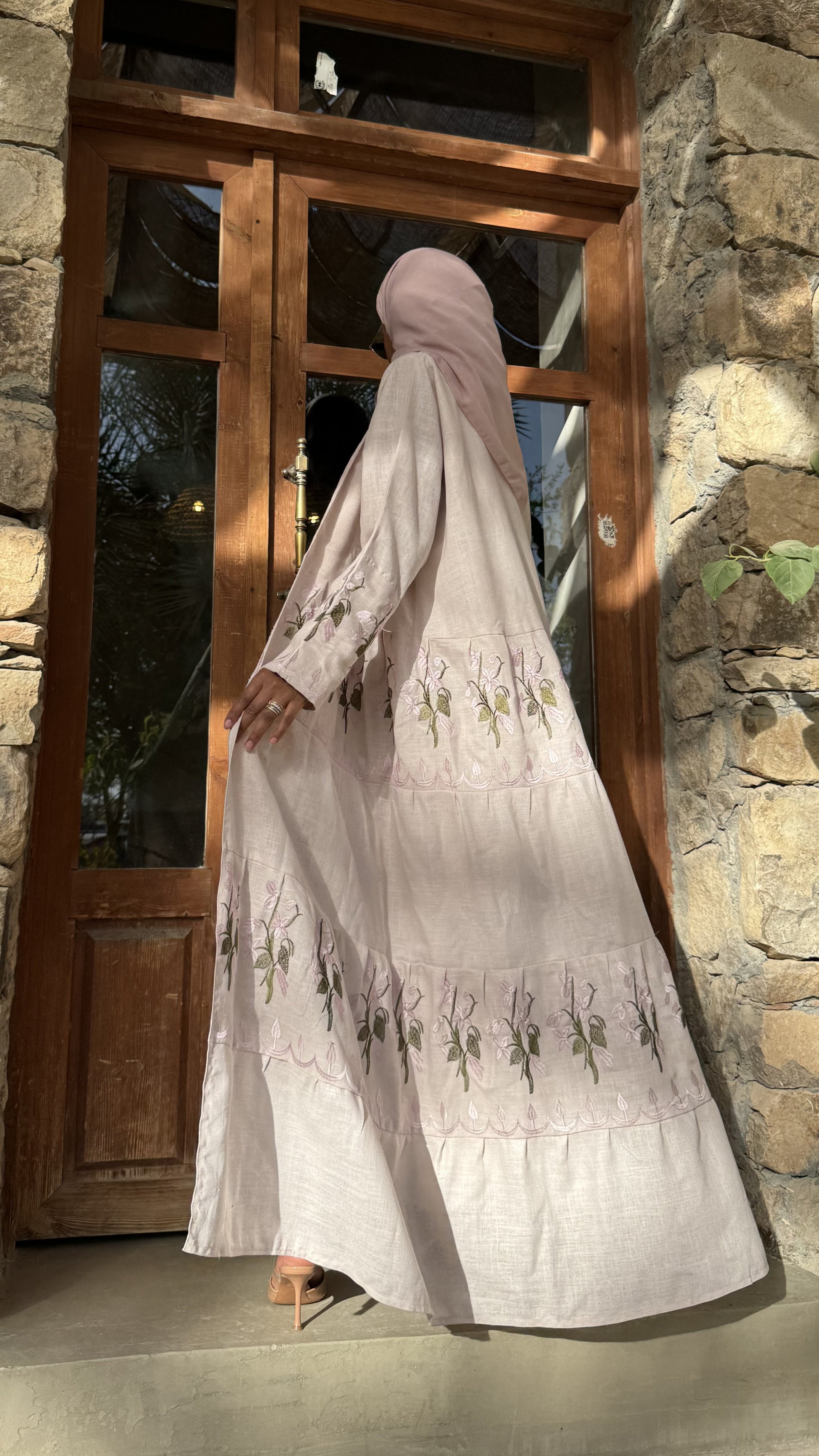 MW645 - Light Crepe Standing with Jacquard Half-Cloche