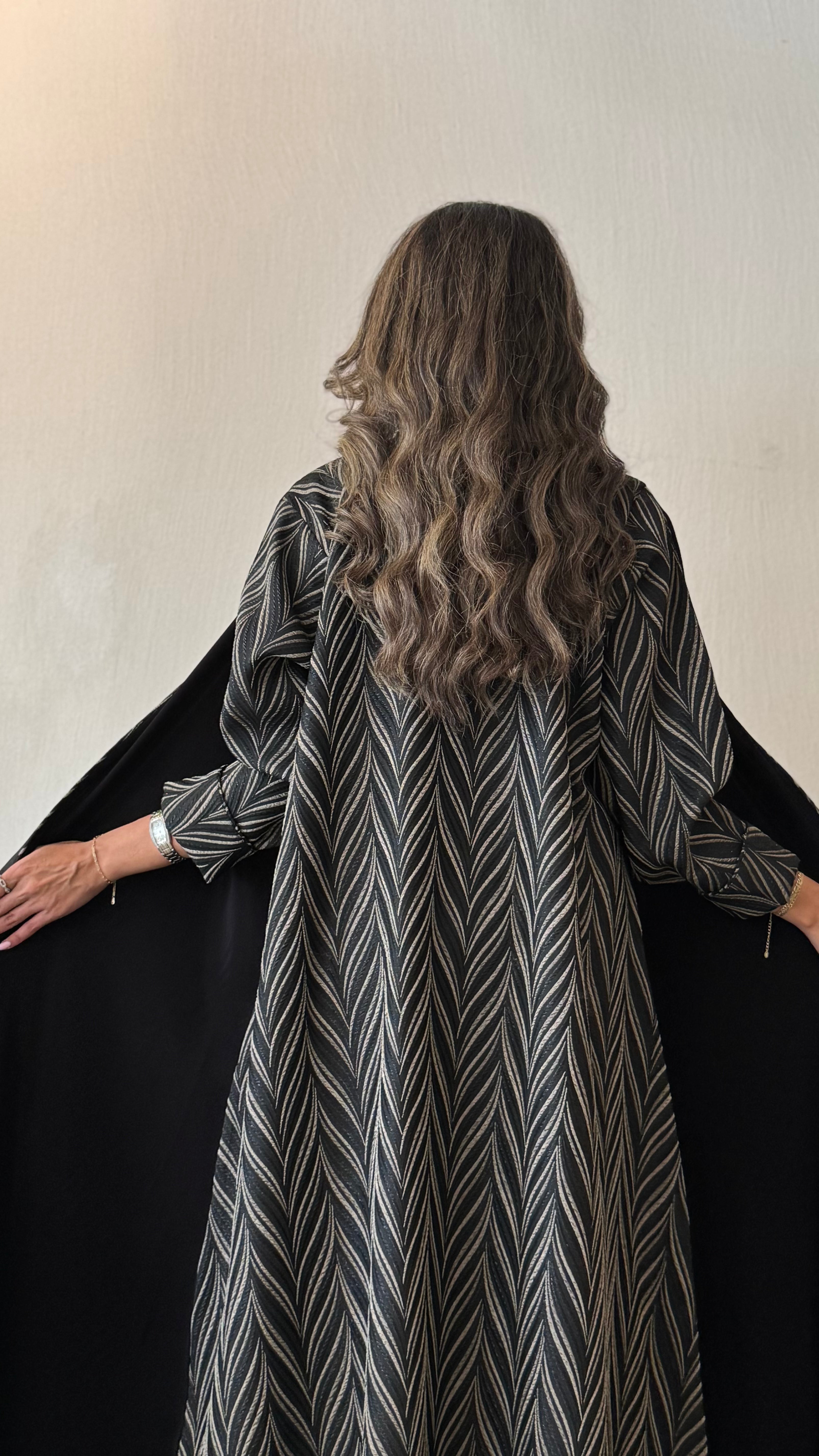 MW1715 - عباية بخامتين الامام سبراميك اندنوسي والخلف جاكار هندي - Aya