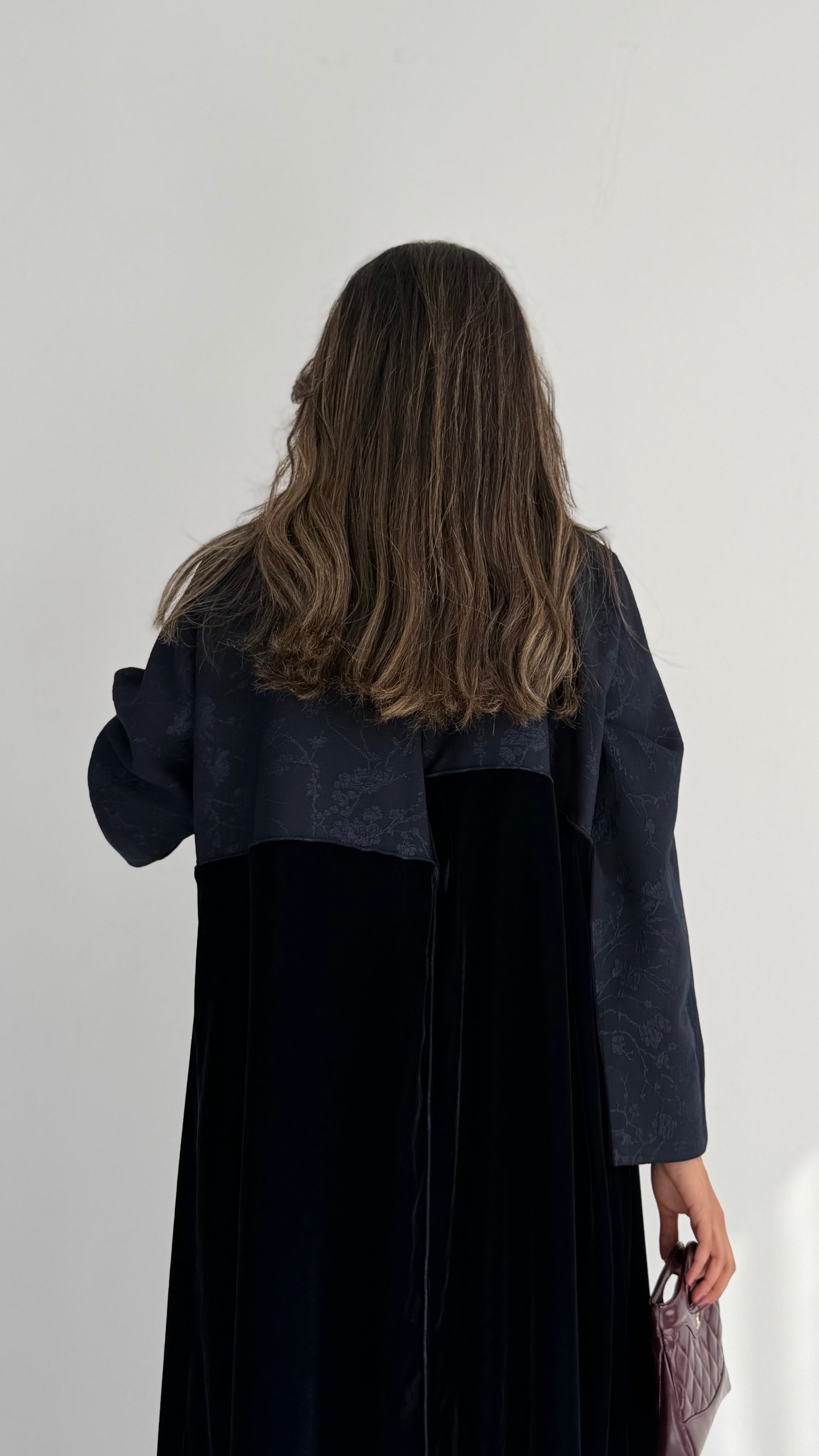 MW645 - Light Crepe Standing with Jacquard Half-Cloche