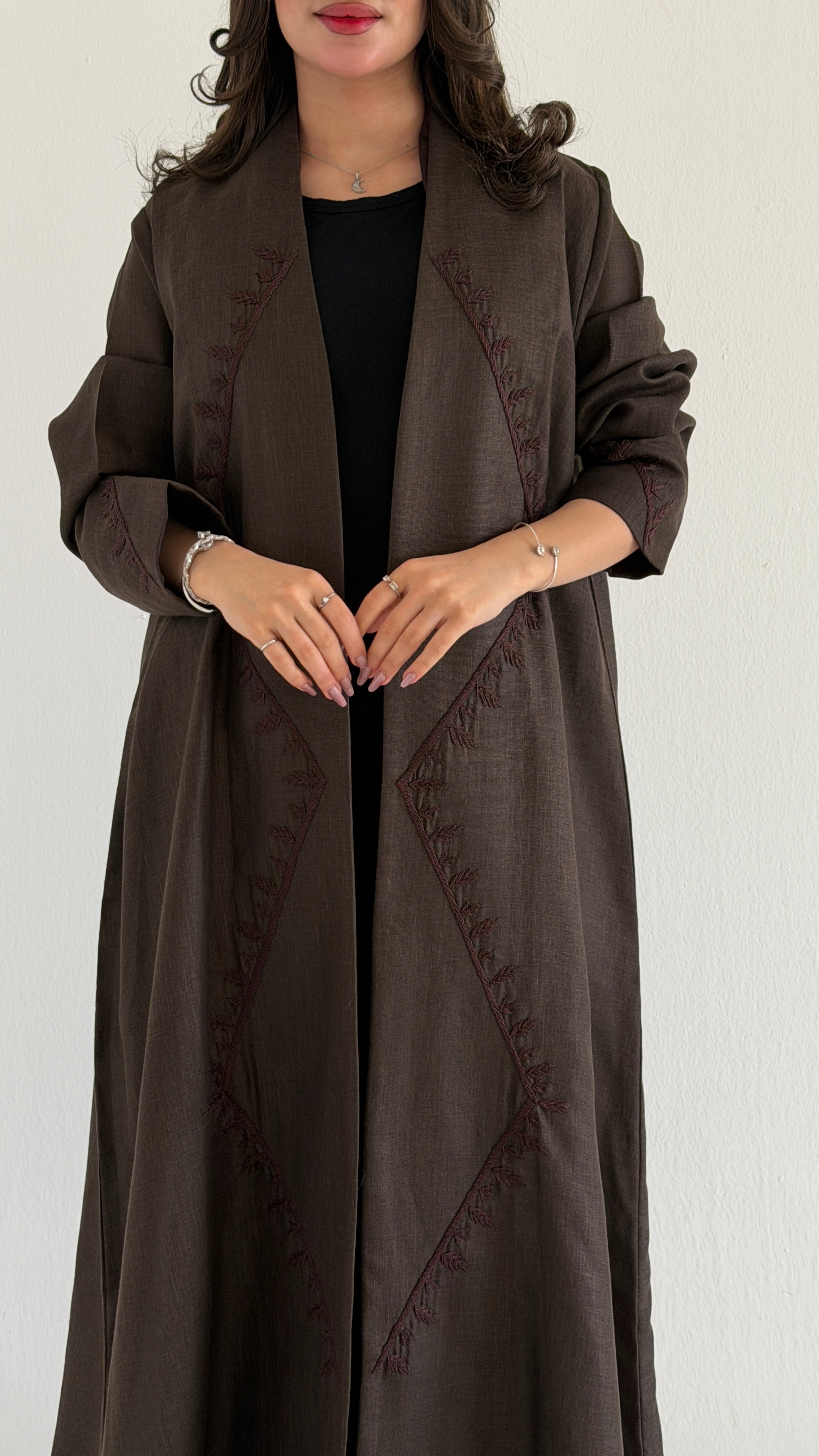 MW2127 - عباية لينن أنيقة بقصّة هينك عصرية - Aya