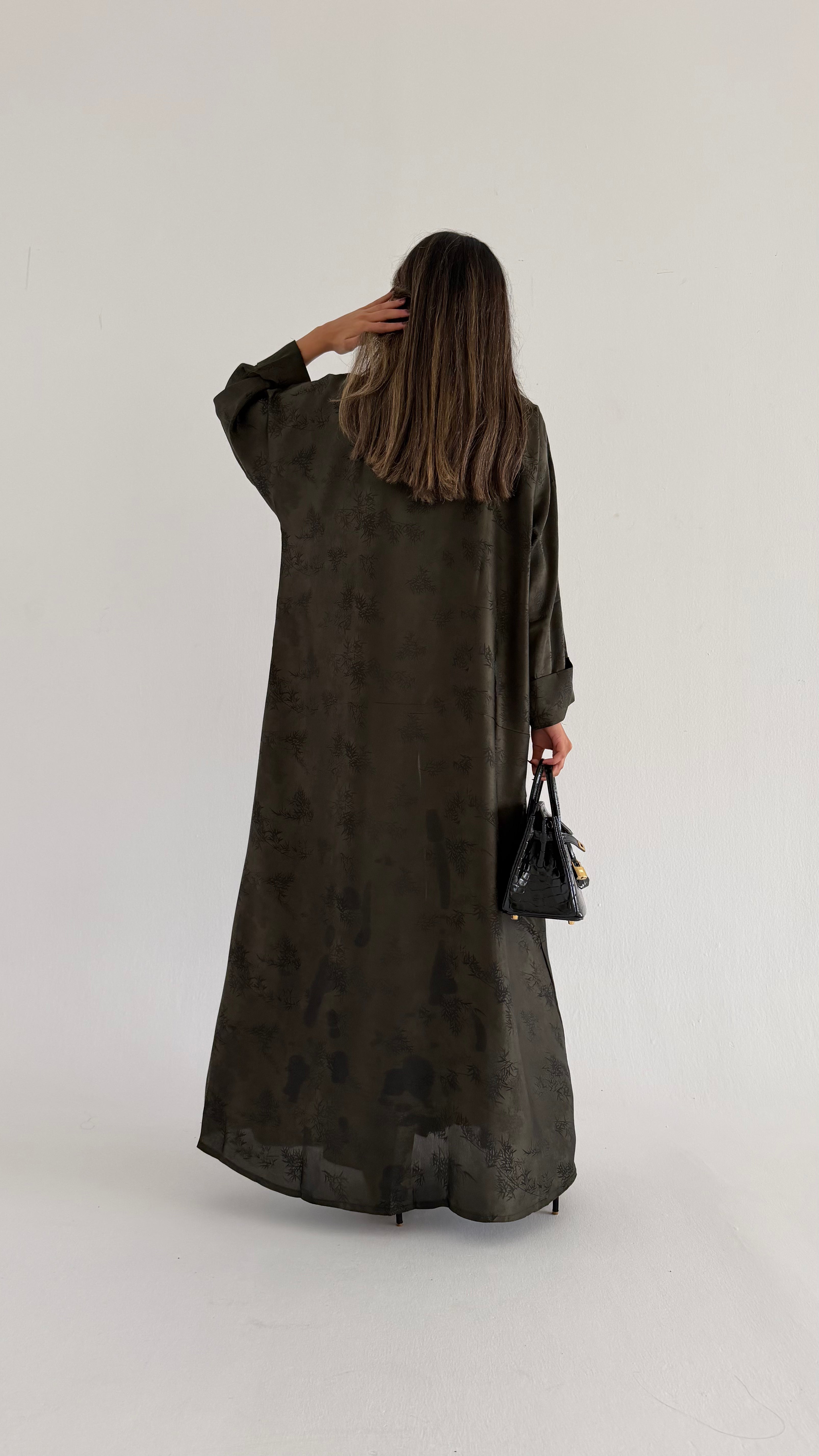 MW645 - Light Crepe Standing with Jacquard Half-Cloche