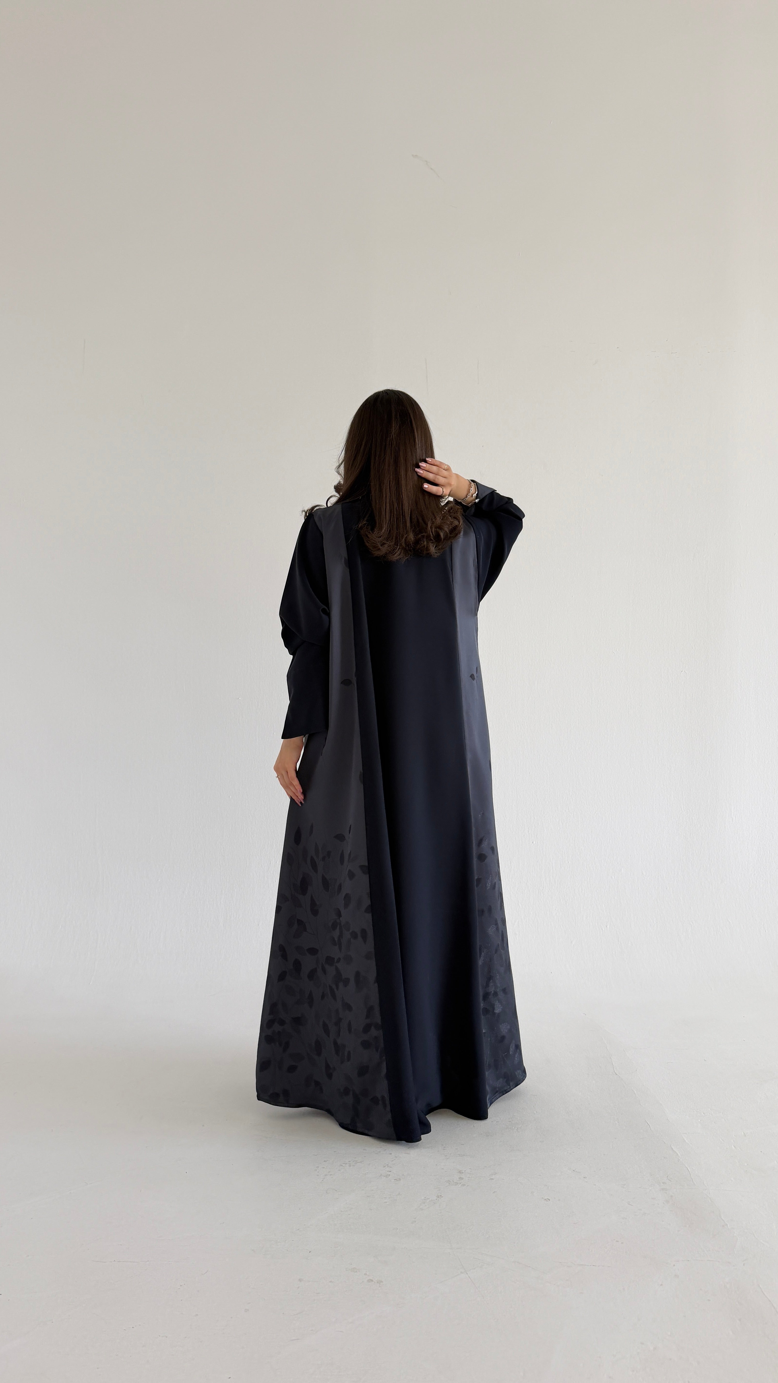 MW2113 - عباية كريب بقصة نص كلوش عصرية - Aya