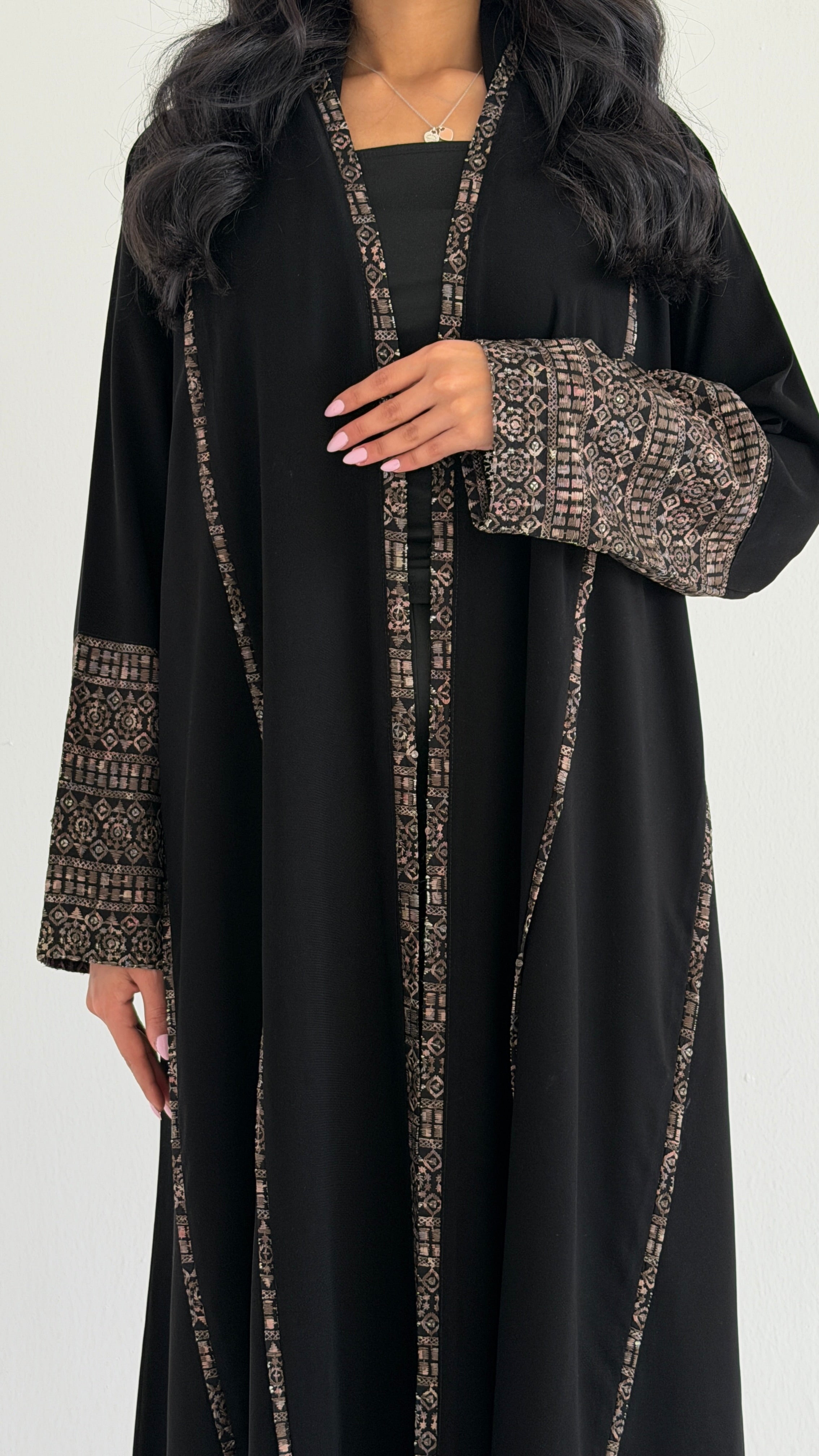 MWT796 - عبايه كريب مع تطريز - Aya