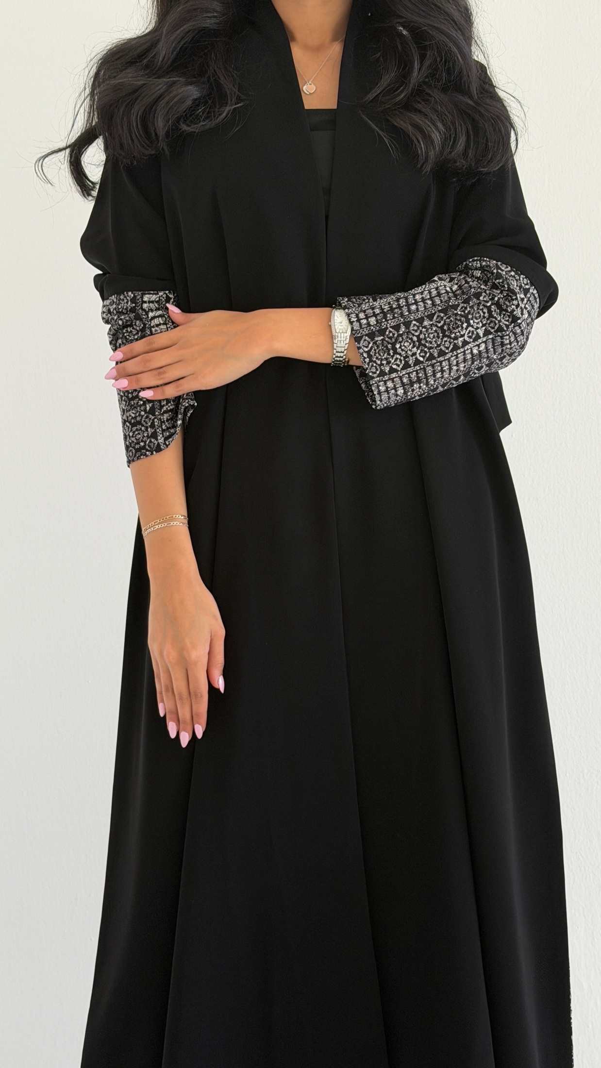 MWT797 - عبايه اسود بتطريز ابيض واسود - Aya