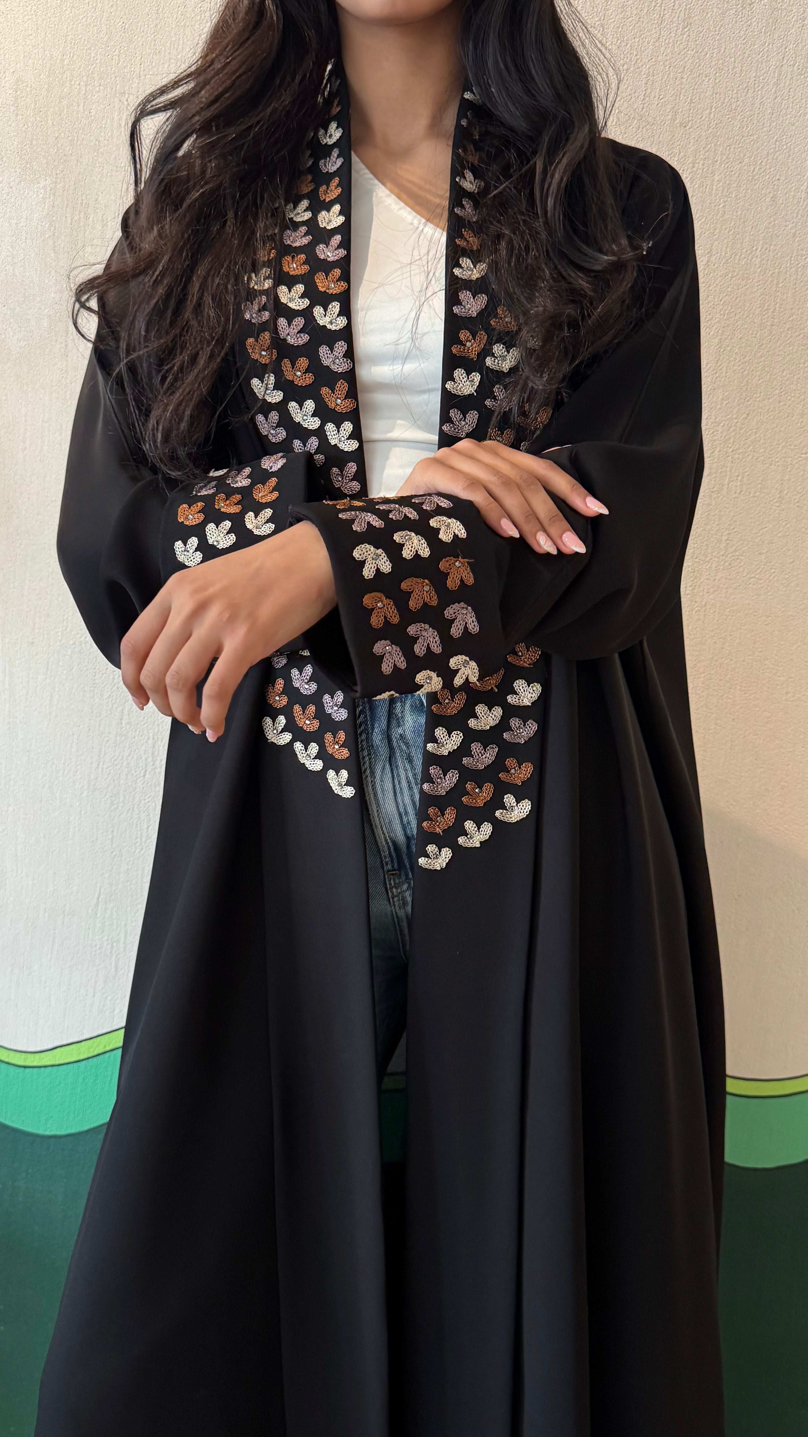 MWT370 - عباية اسود تطريز الياقه والاكمام - Aya