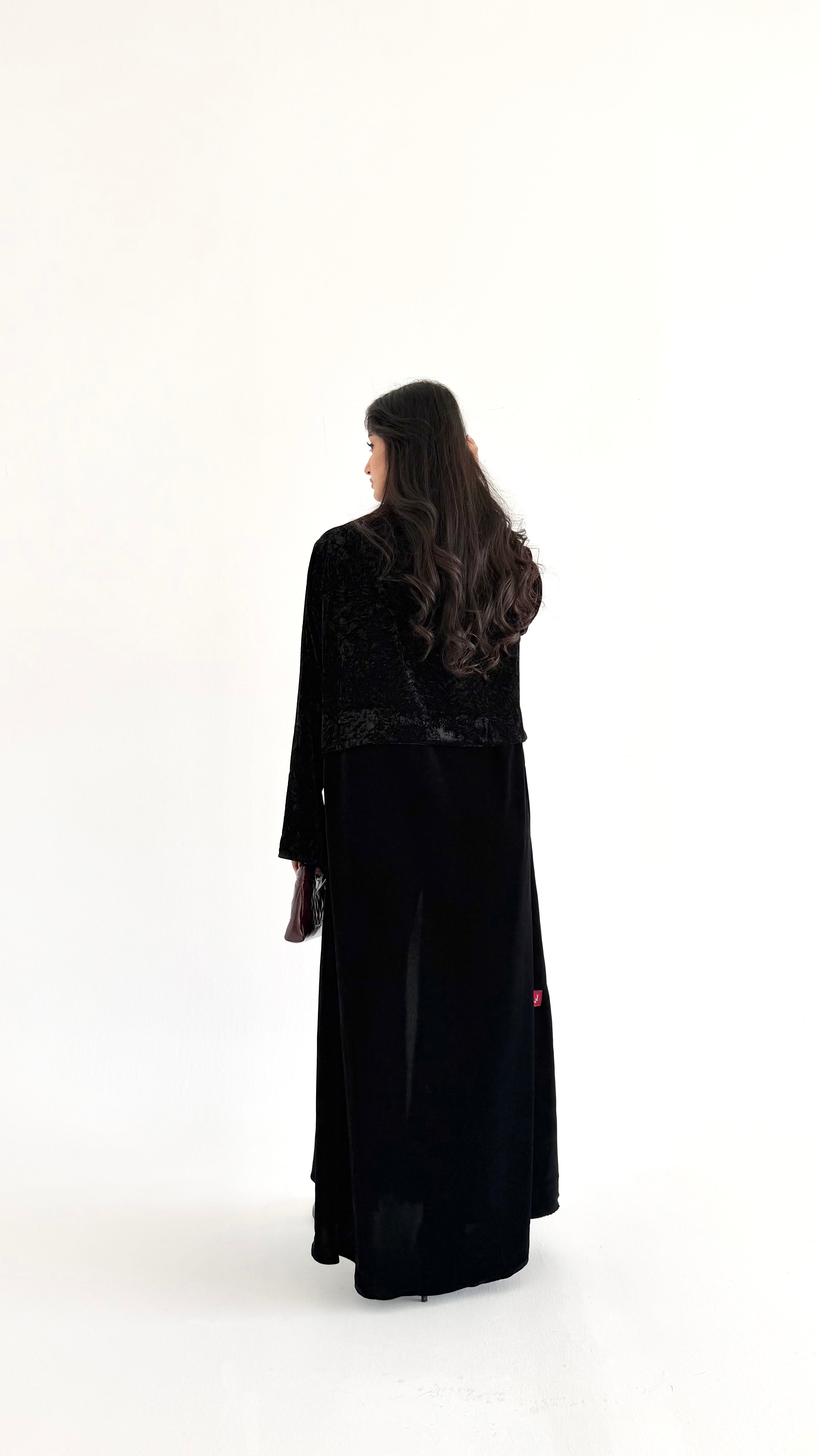 MW1833 - عباية مخمل بخامتين المشجر والمخمل القطيفي