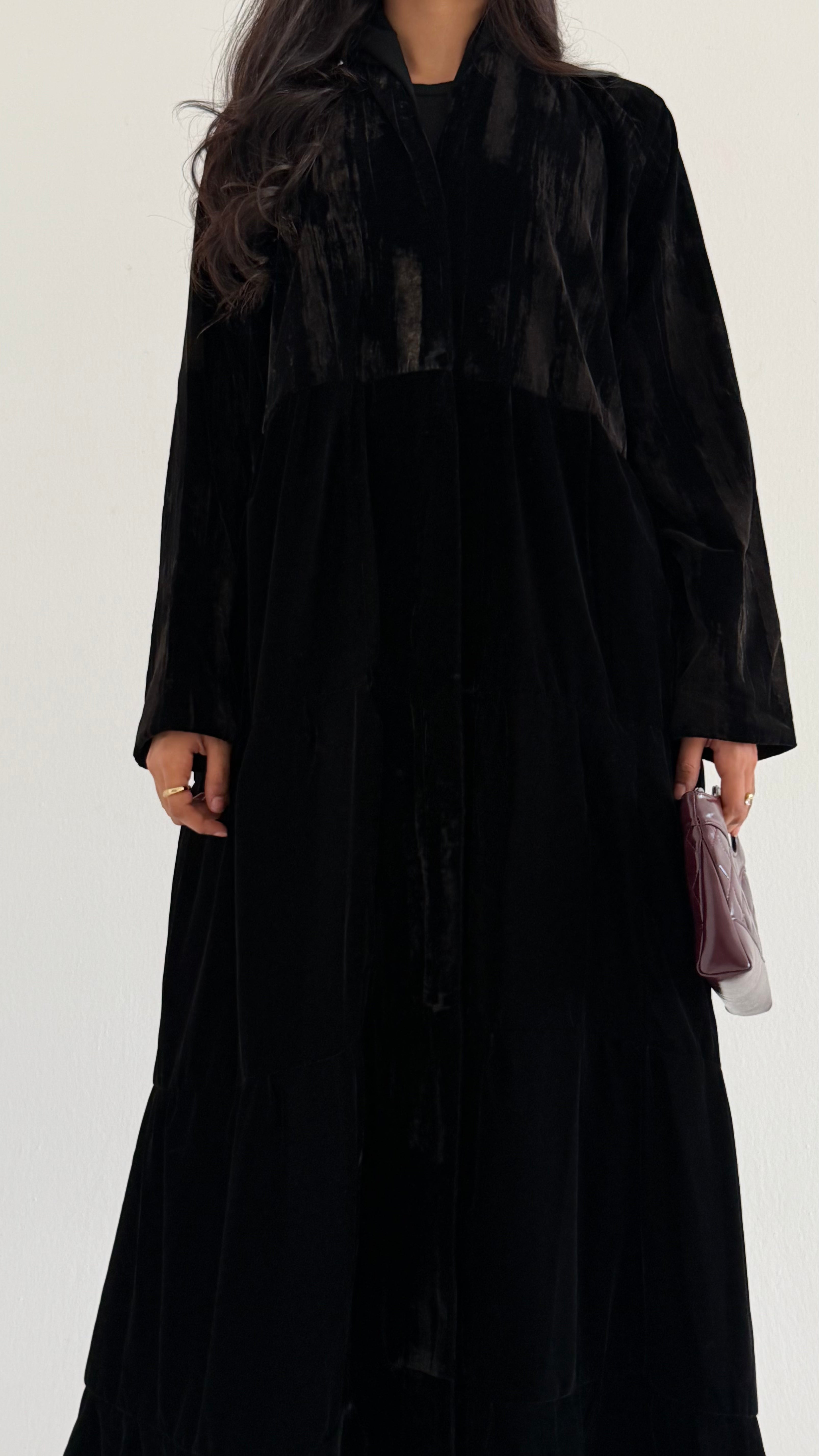 MWT648 - عباية مخمل اسود بتدخيلة بني