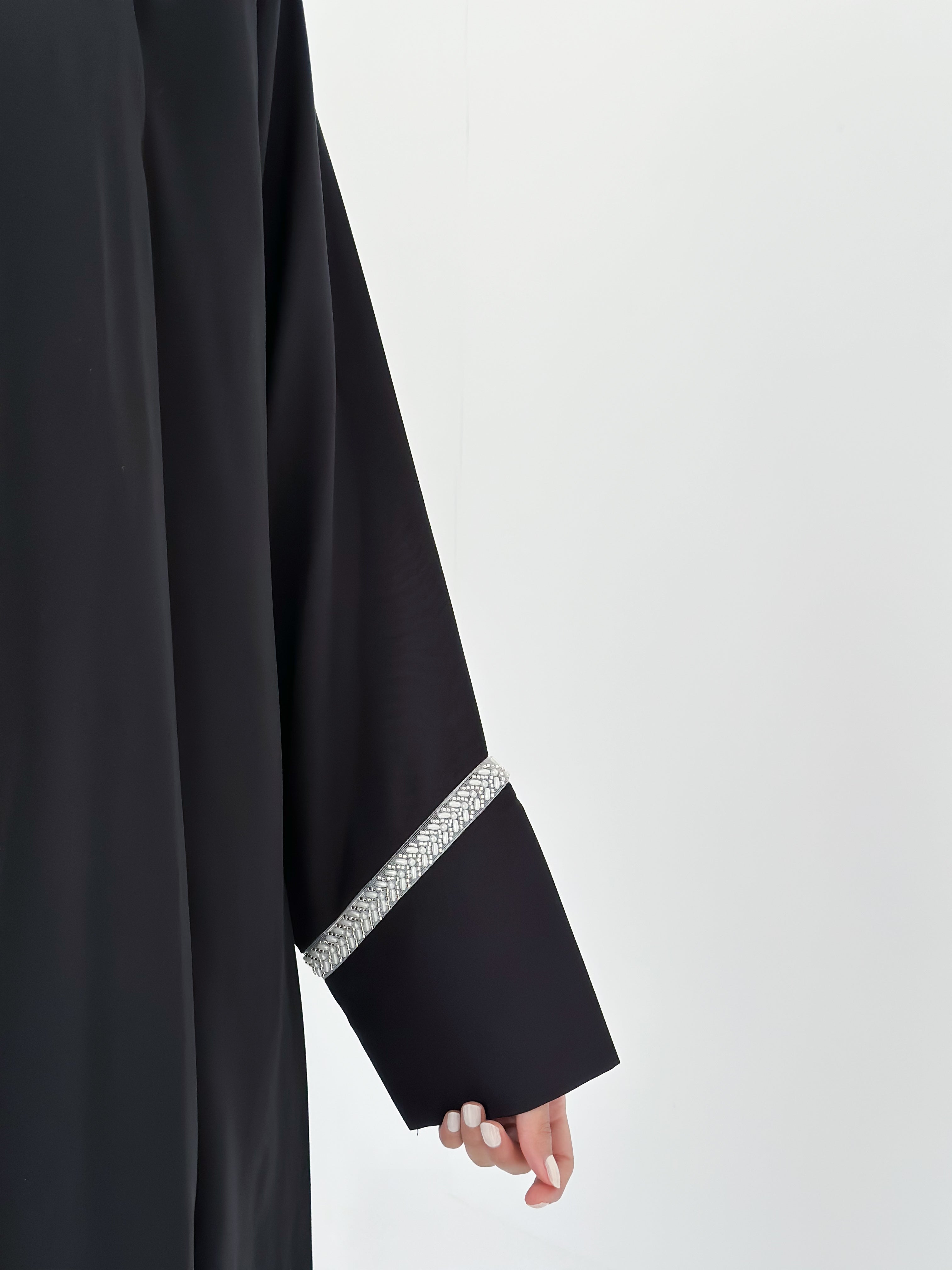 MW645 - Light Crepe Standing with Jacquard Half-Cloche