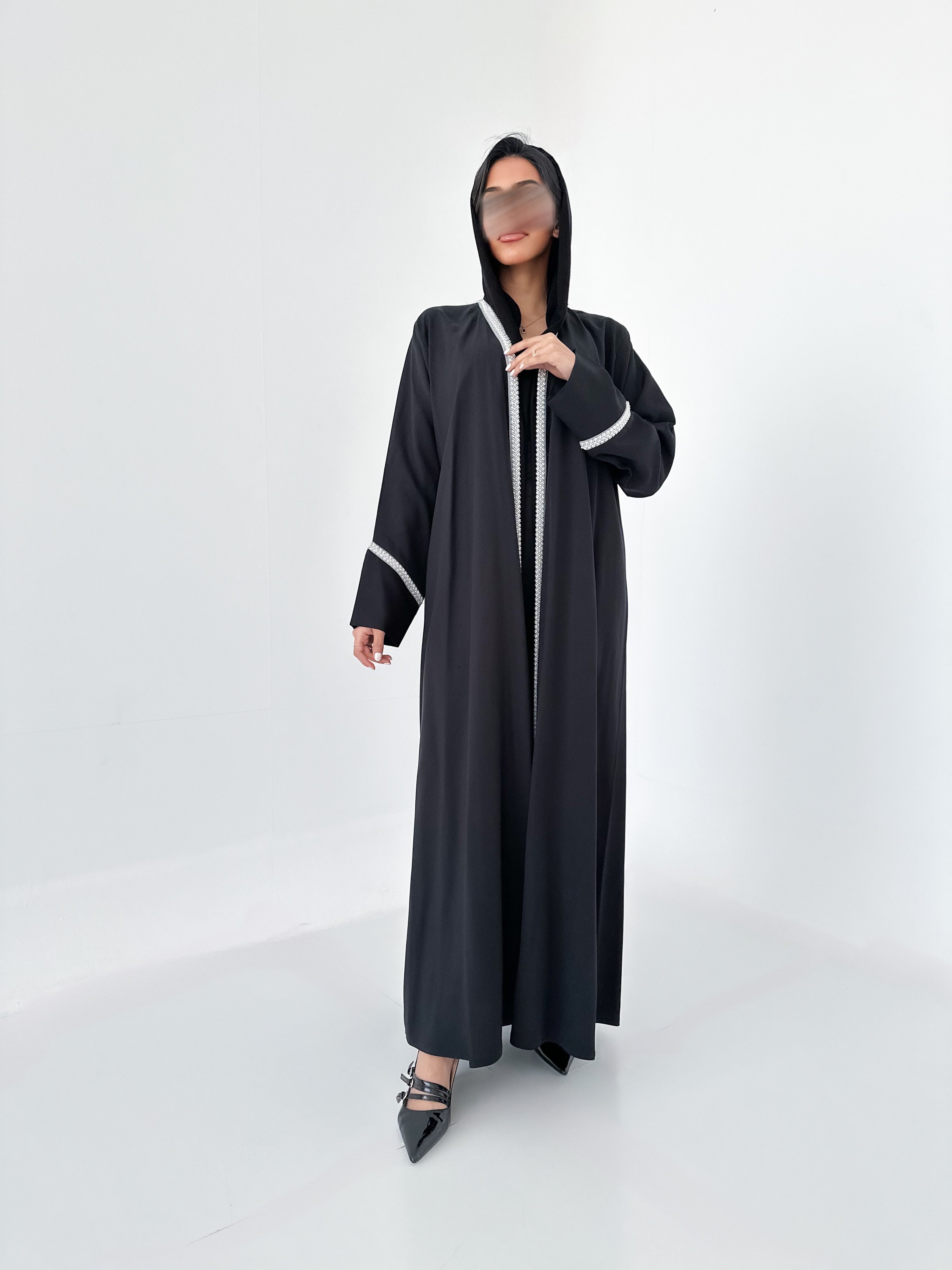MW645 - Light Crepe Standing with Jacquard Half-Cloche