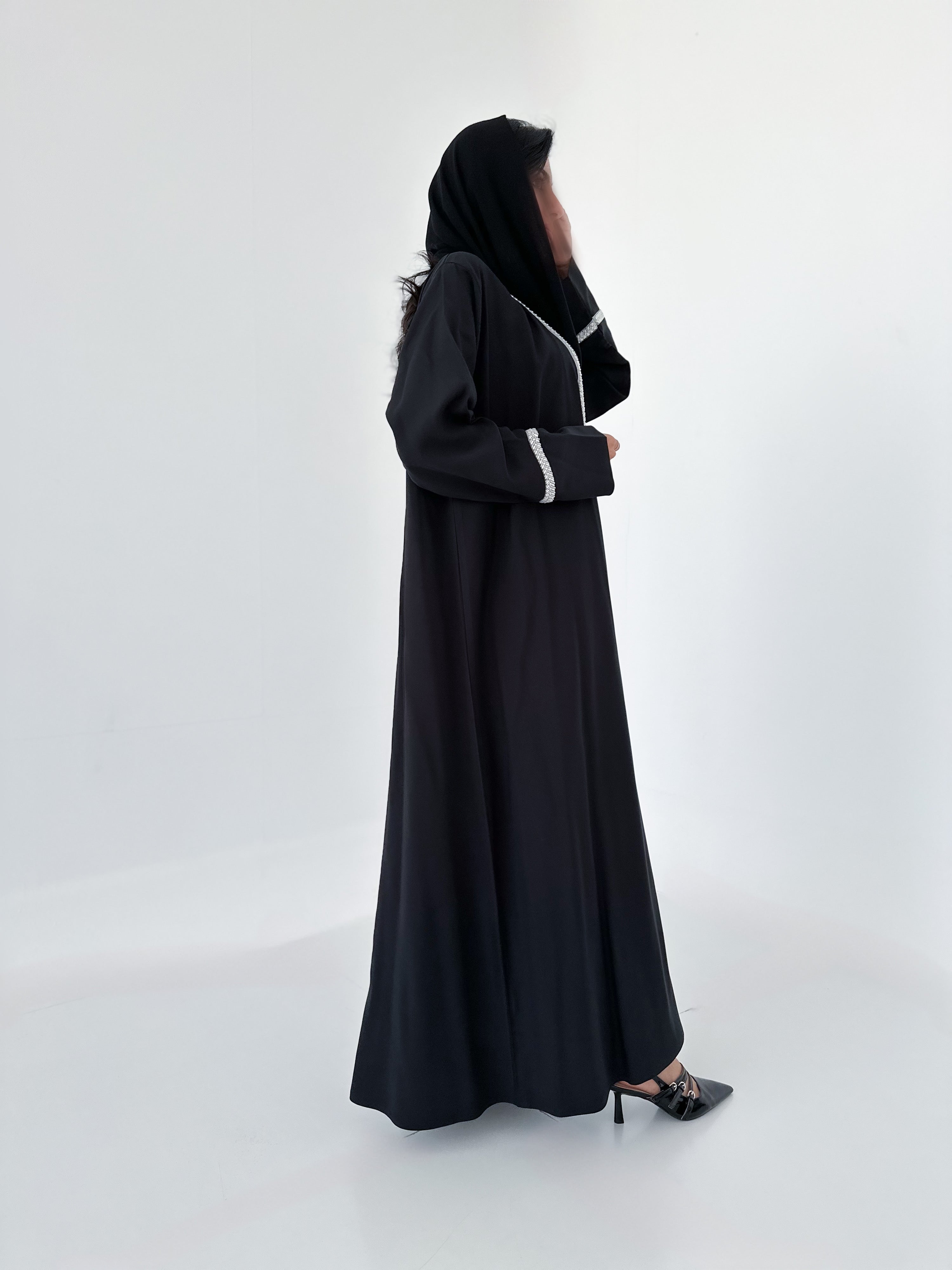 MW645 - Light Crepe Standing with Jacquard Half-Cloche