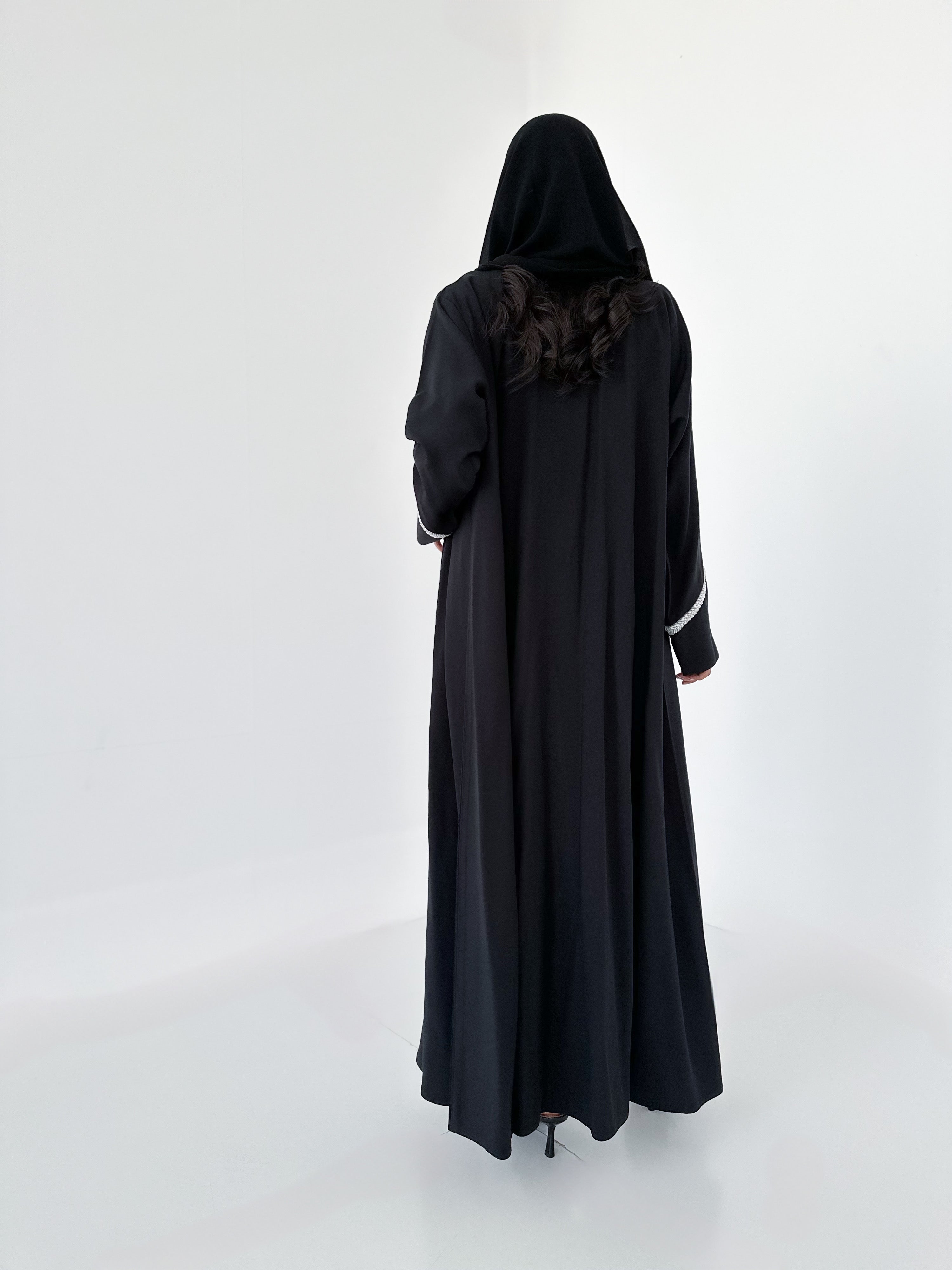 MW645 - Light Crepe Standing with Jacquard Half-Cloche