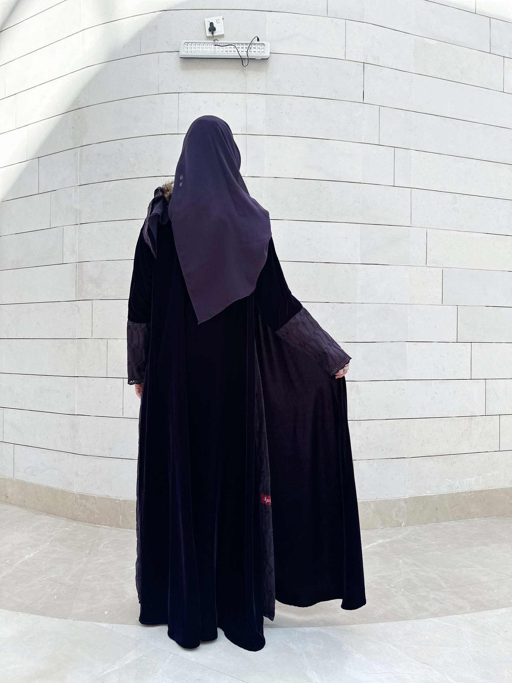 MWT721 - عباية ركامة مع مخمل - Aya
