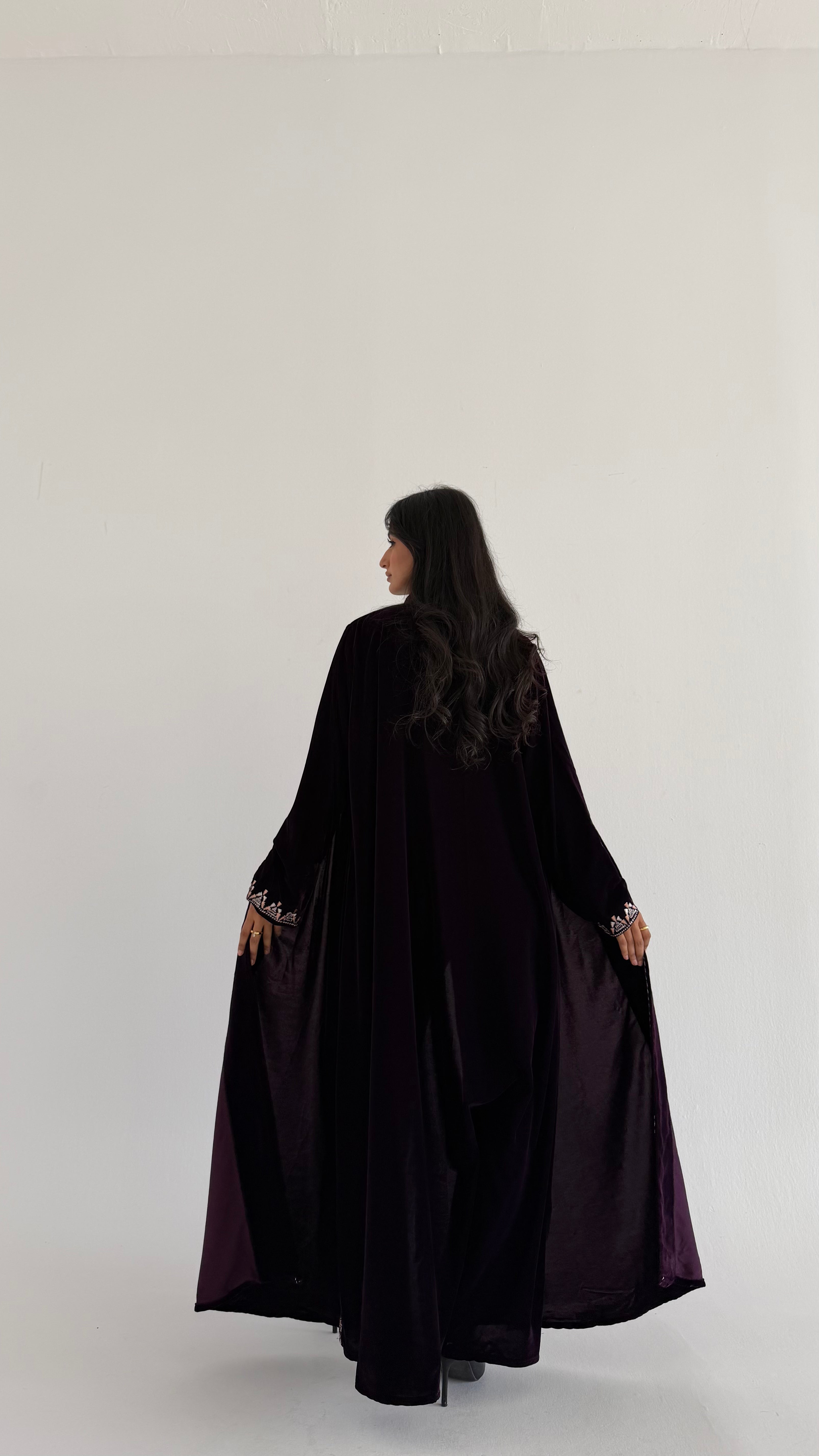 MW645 - Light Crepe Standing with Jacquard Half-Cloche