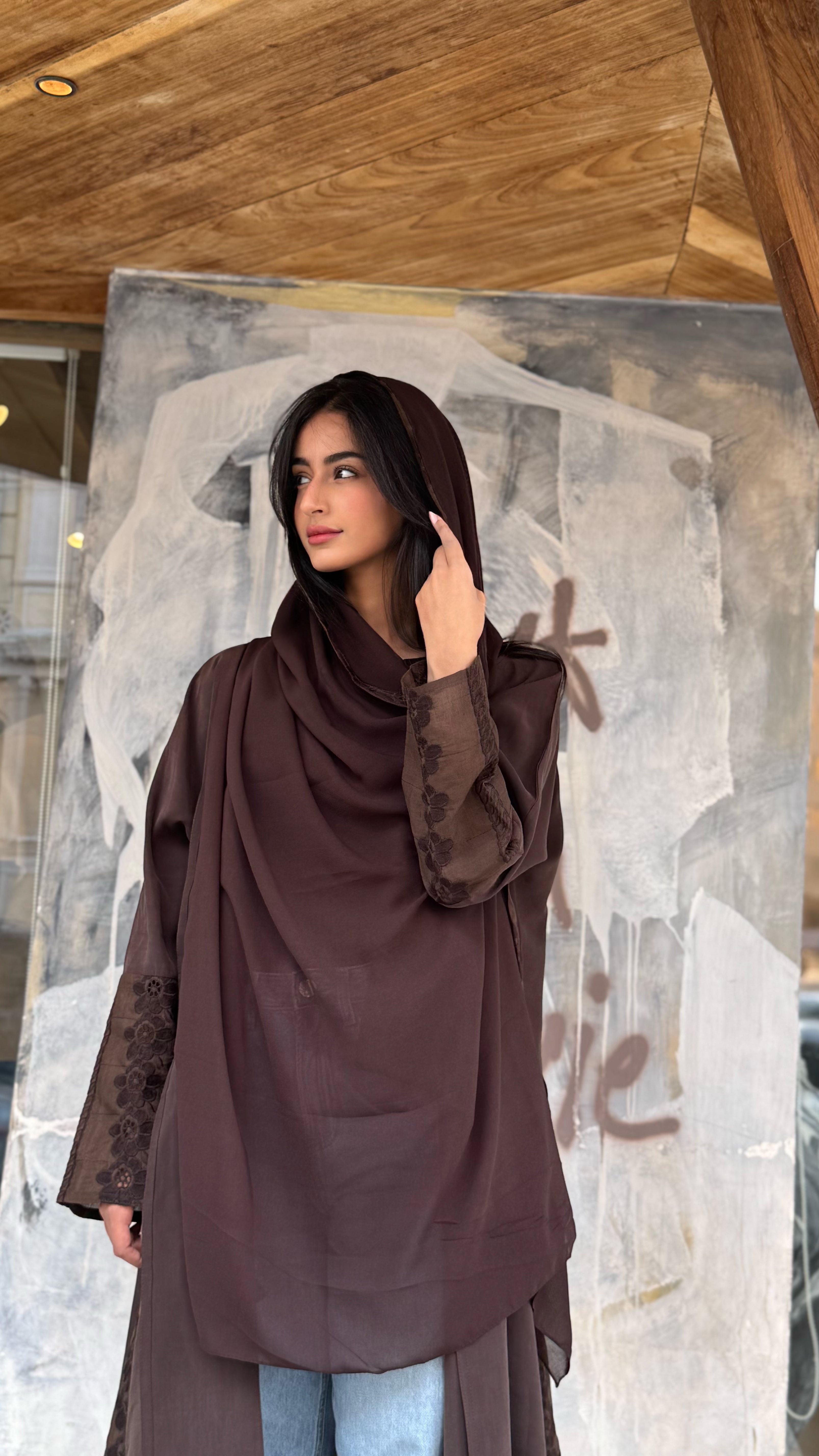 MW645 - Light Crepe Standing with Jacquard Half-Cloche