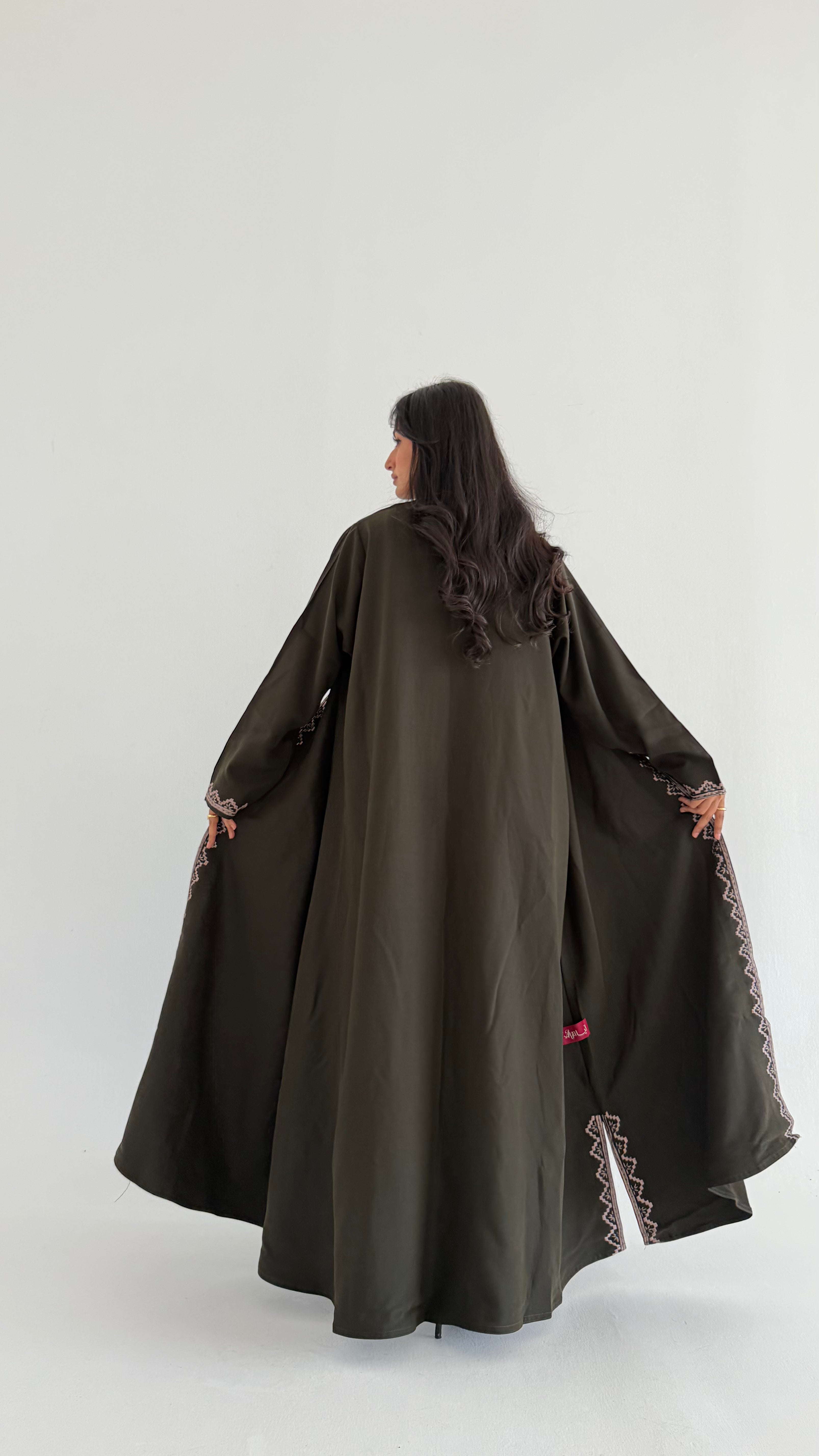 MW645 - Light Crepe Standing with Jacquard Half-Cloche