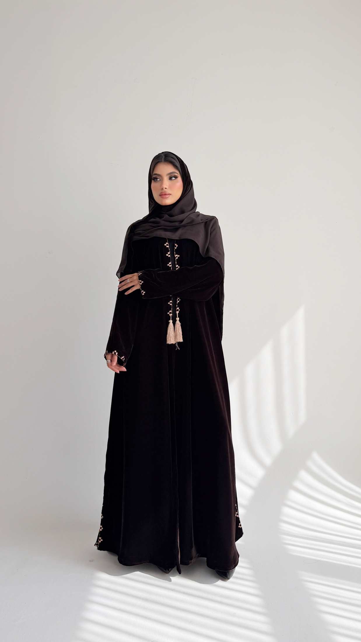 MWT867 - عباية مخمل تطريز - Aya