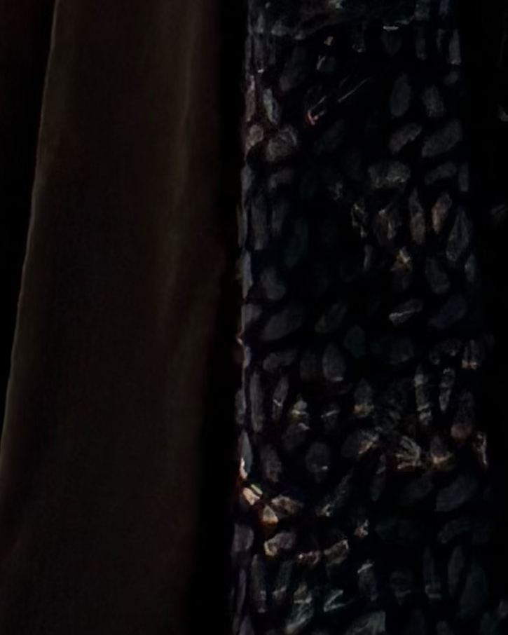 MWT5000 - عبايةمخمل زيتي مع طباعة - Aya