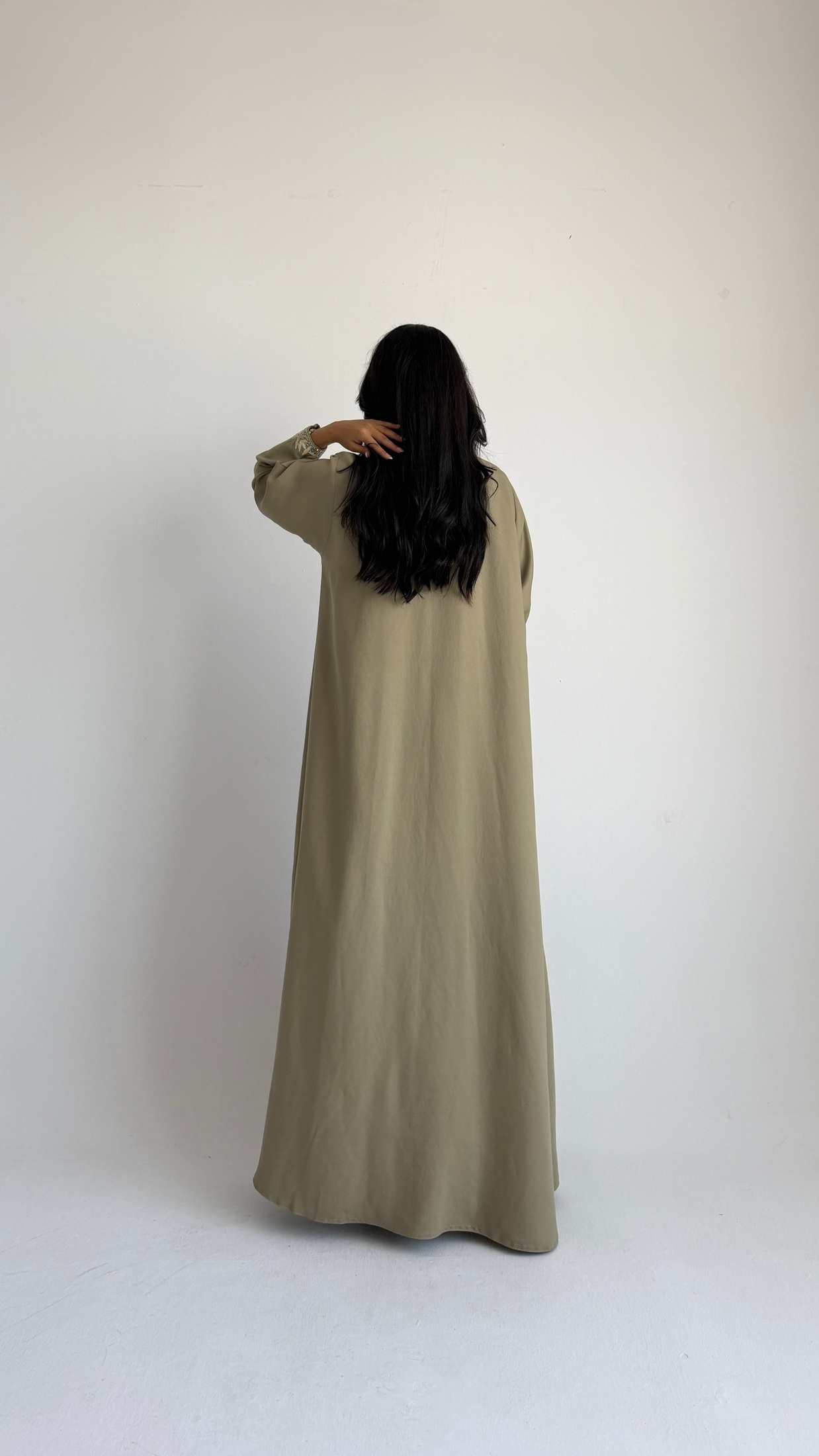 MWT4254 - عباية كريب الشرقيه بشك يدوي أغصان - Aya