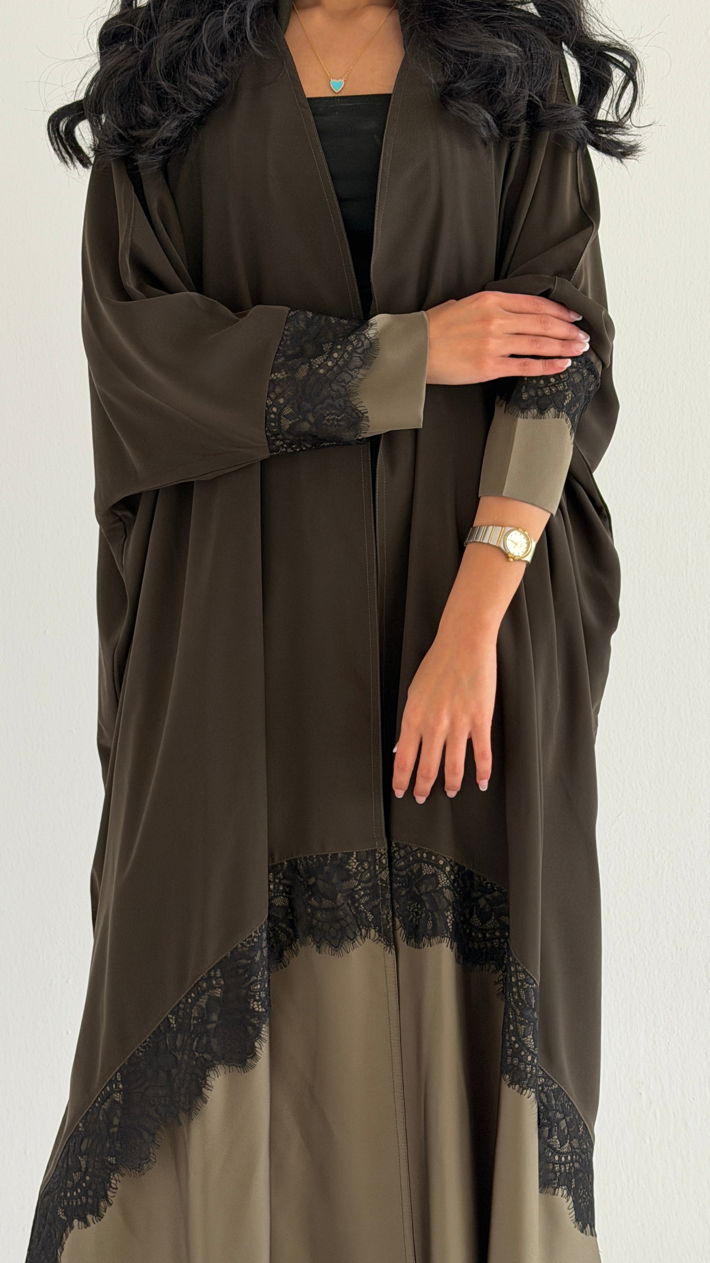 MWT2007 - عباية كريب زيتي مع دانتيل - Aya