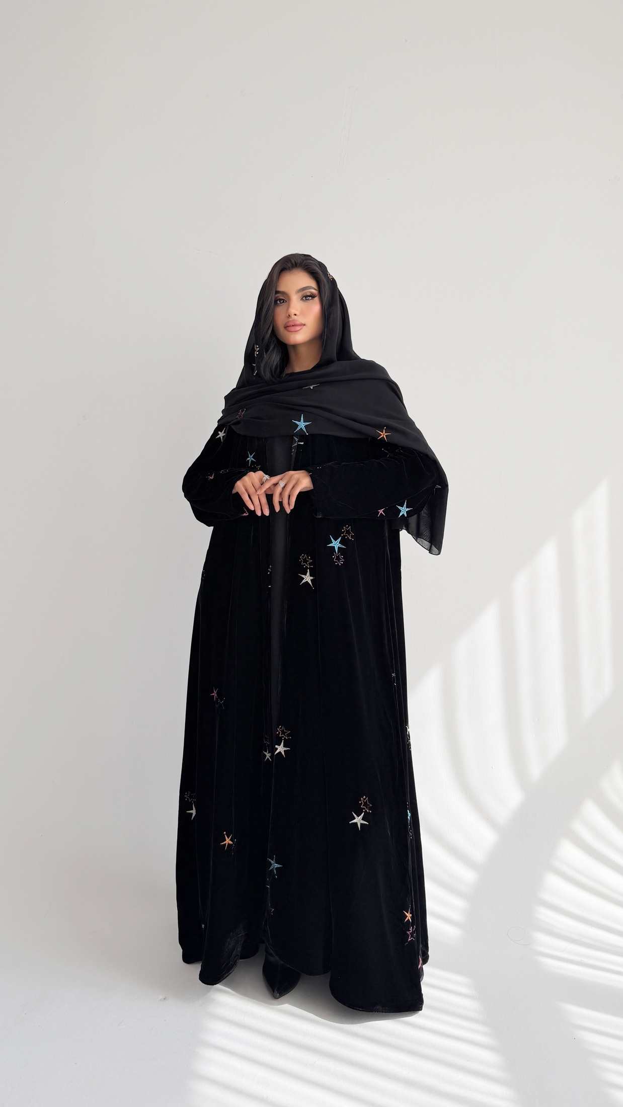 MWT845 - عباية مخمل تطريز نجمات - Aya