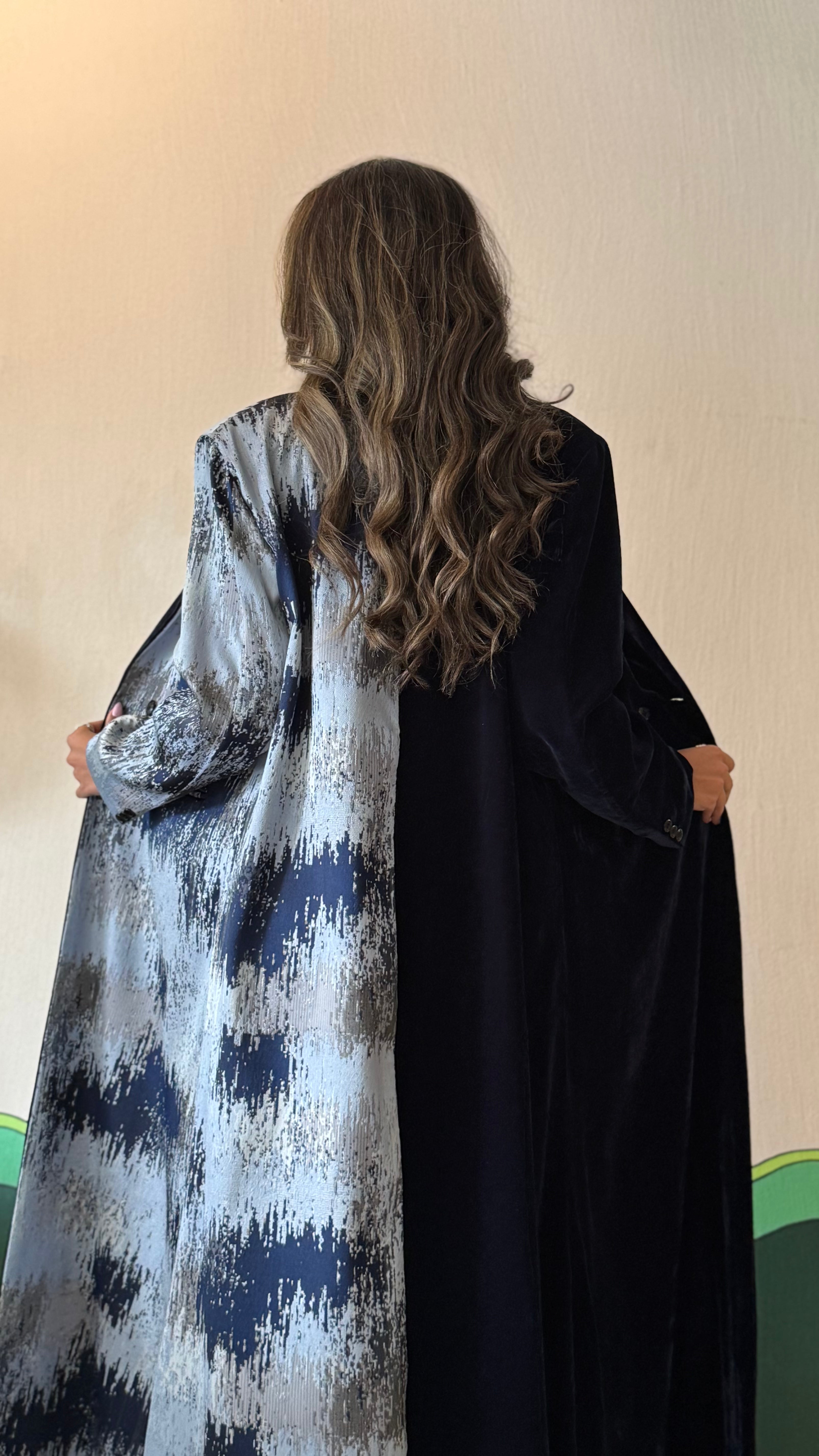 MW1760 - عباية بليزر بخامتين المخمل والجاكار - Aya