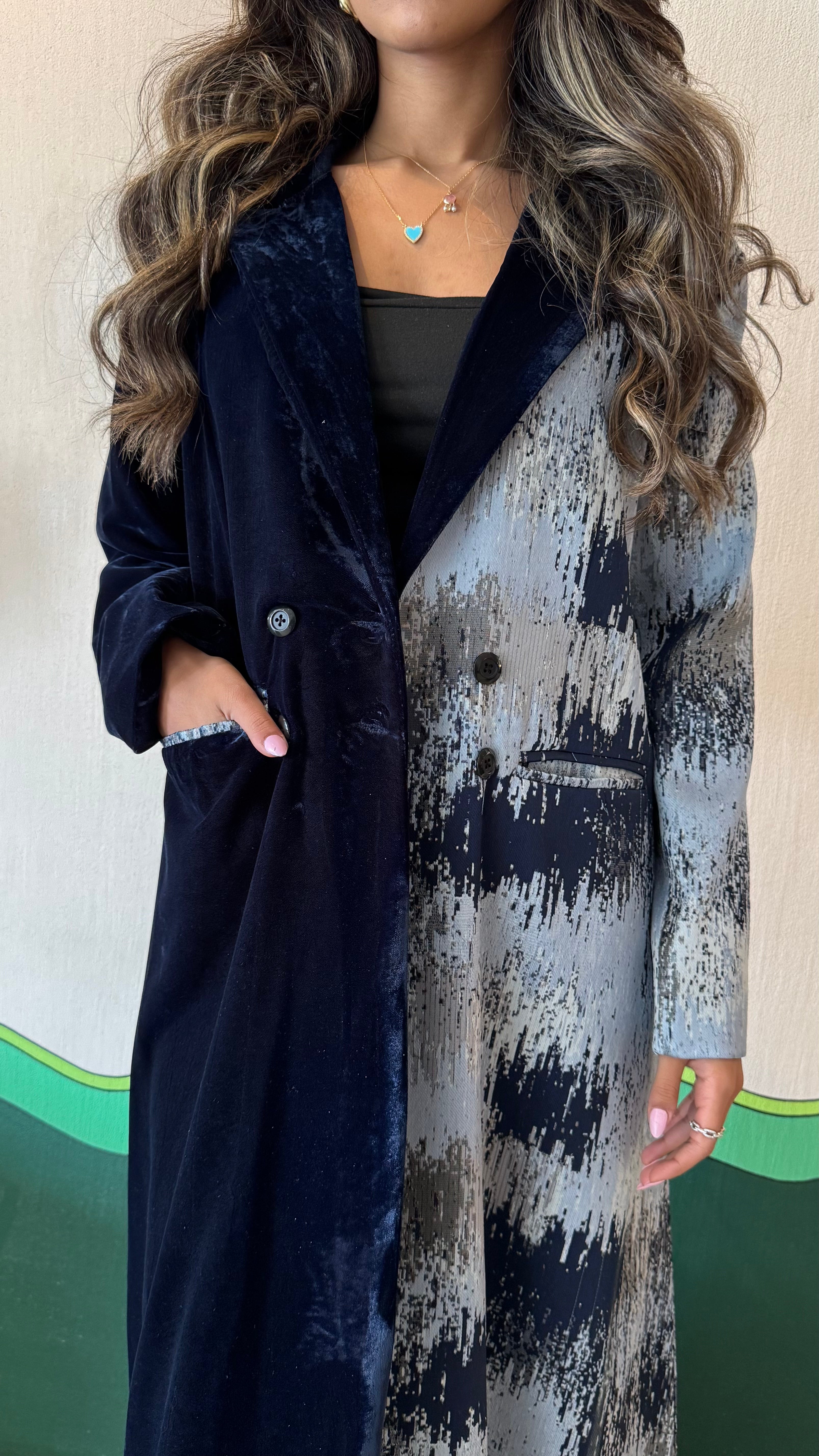 MW1760 - عباية بليزر بخامتين المخمل والجاكار - Aya