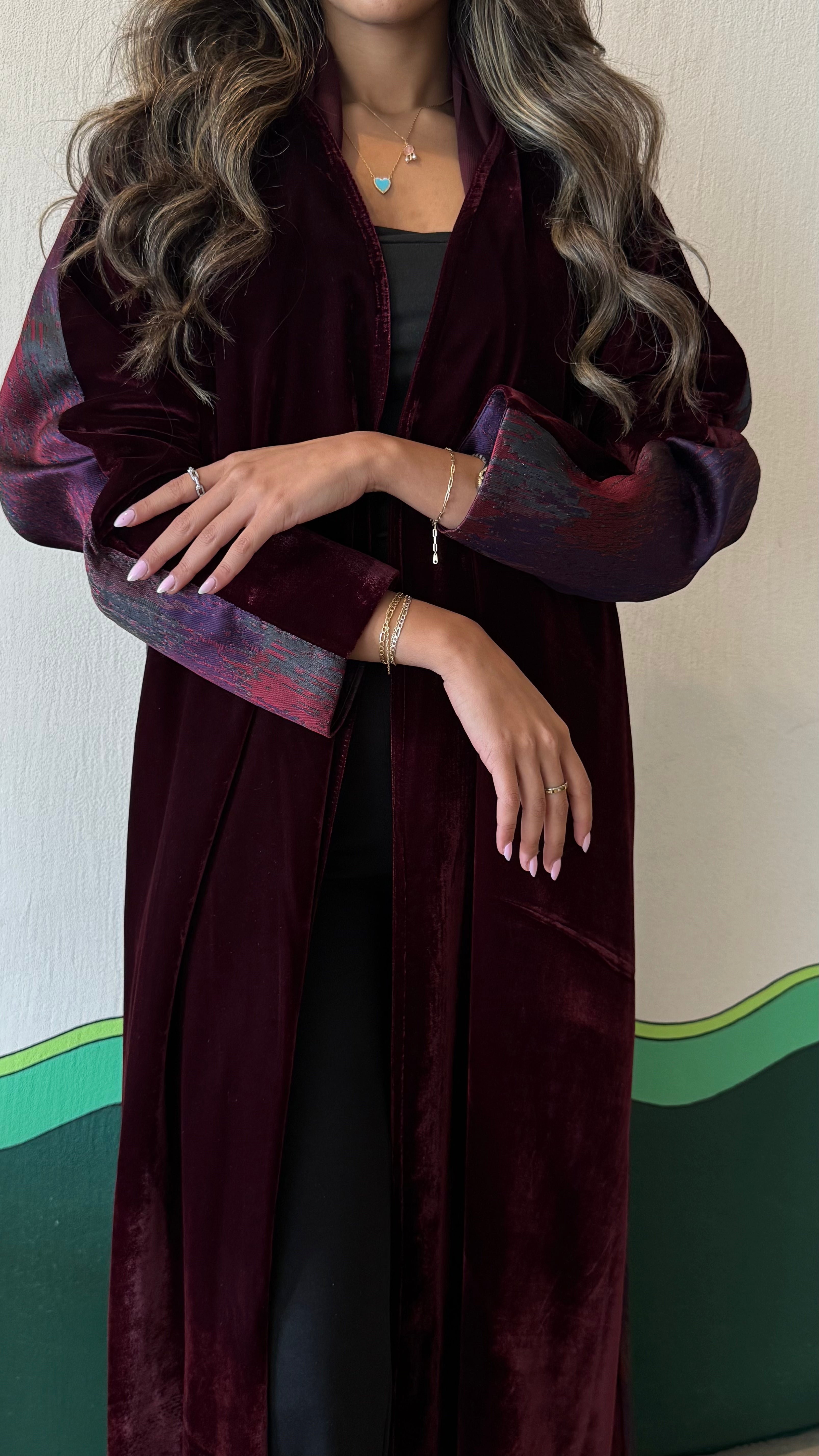 MW1759 - عباية مخمل من الامام والخلف جاكار - Aya