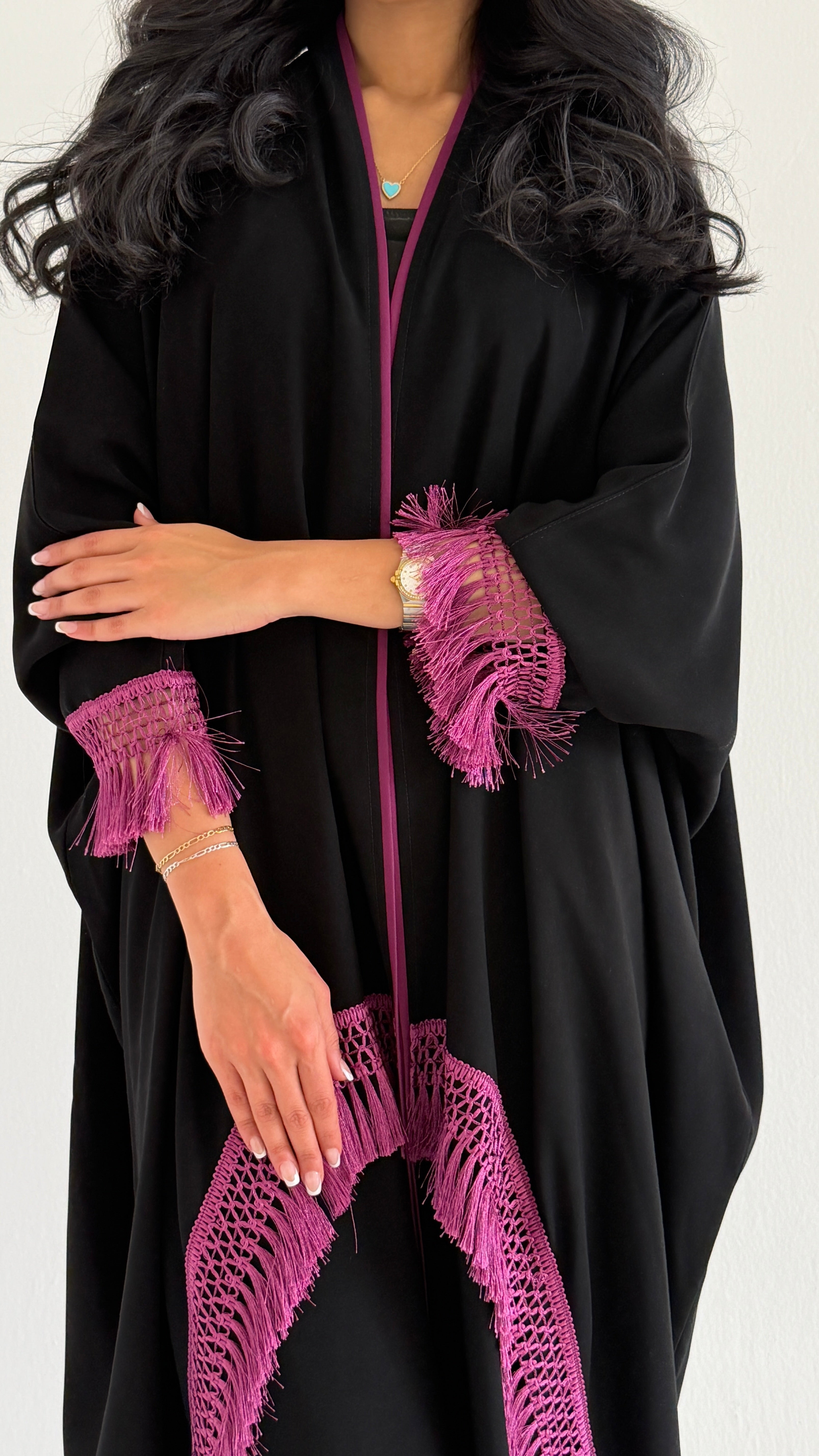 MWT2011 -عباية كريب اسود مع تدخيله دانتيل - Aya