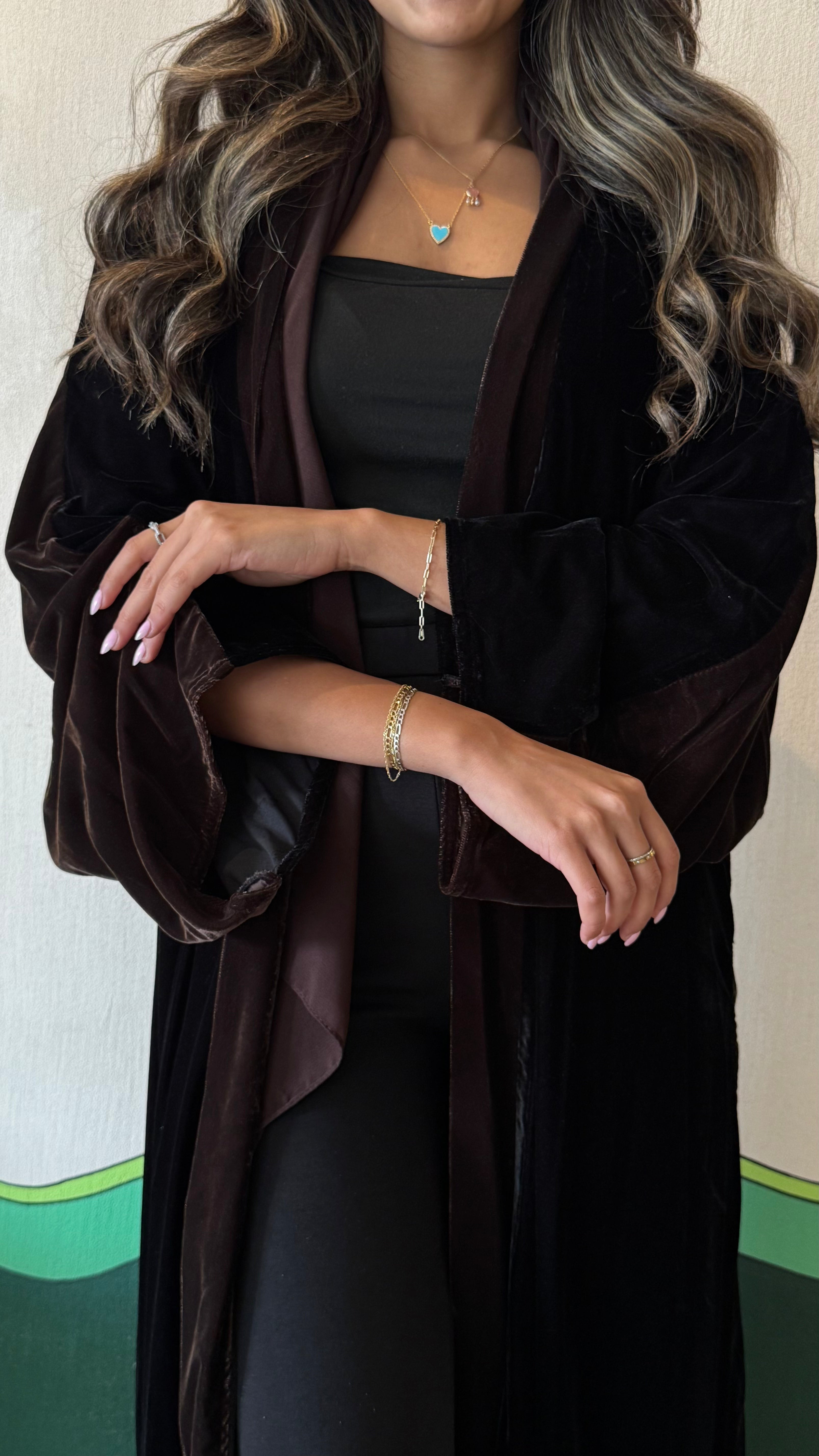 MW1754 - عباية بني مخمل مع اضافة تطريز يدوي - Aya