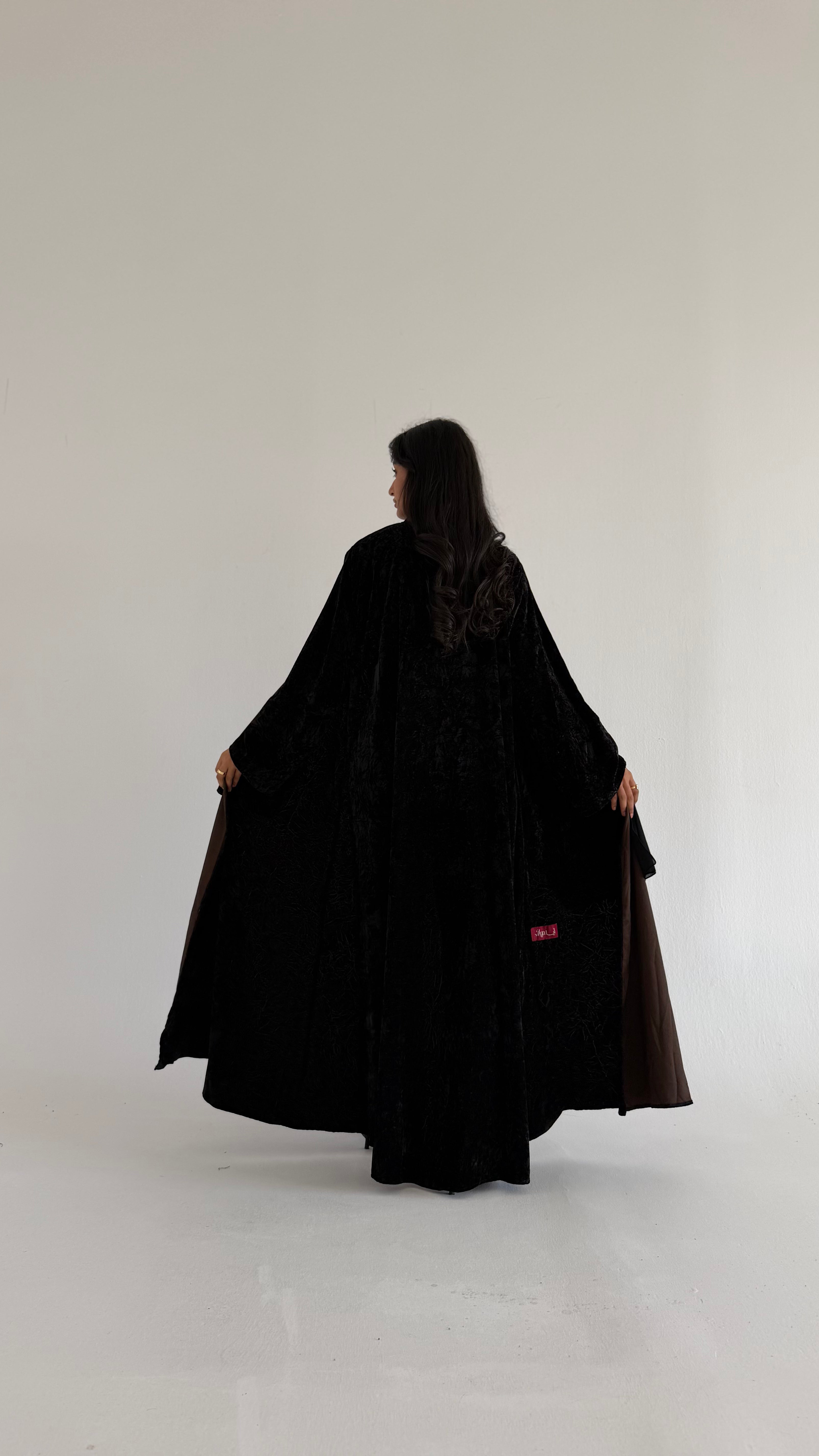 MW1769 - عباية مخمل مشجرة