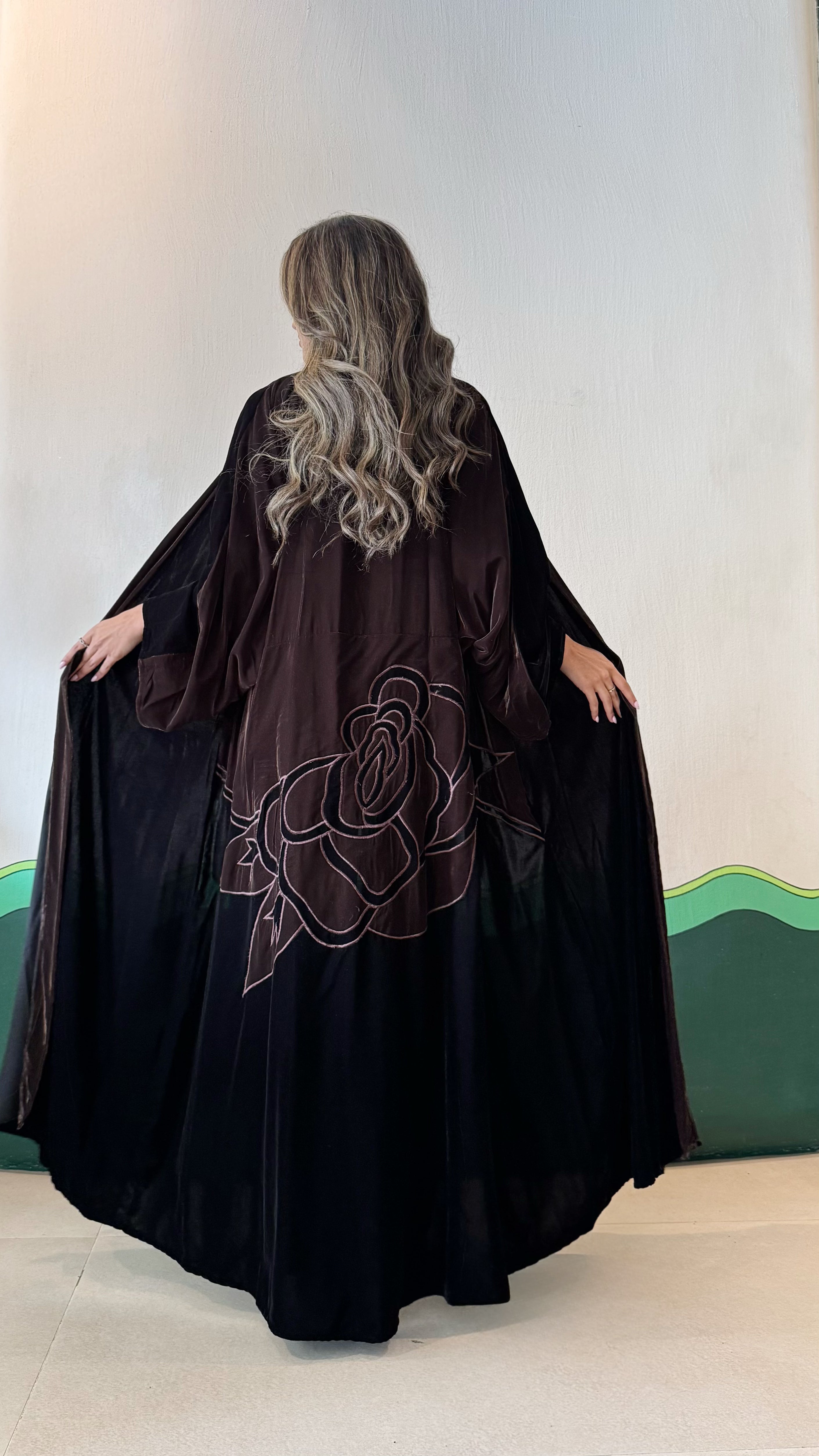 MW1754 - عباية بني مخمل مع اضافة تطريز يدوي - Aya