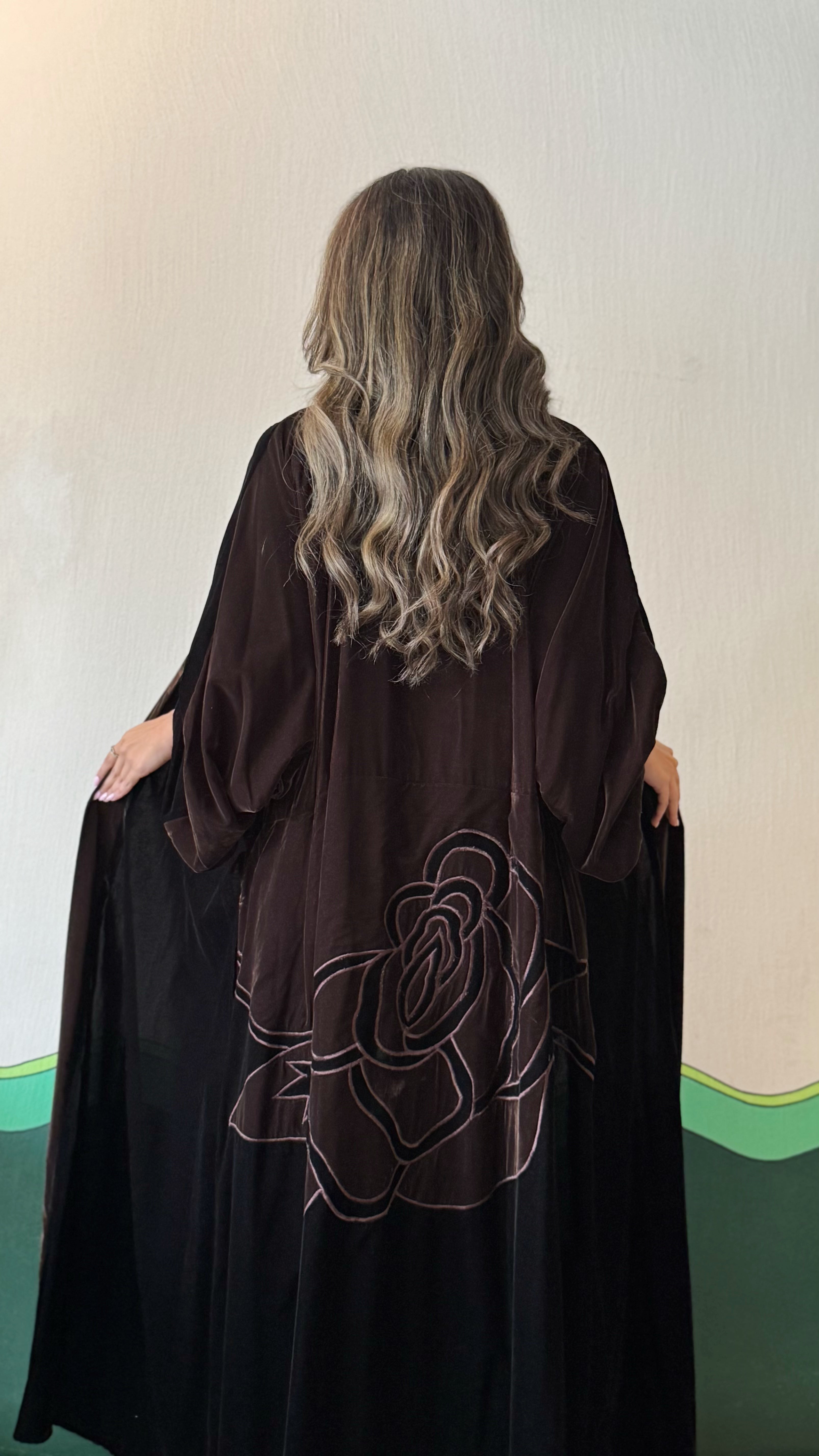 MW1754 - عباية بني مخمل مع اضافة تطريز يدوي - Aya