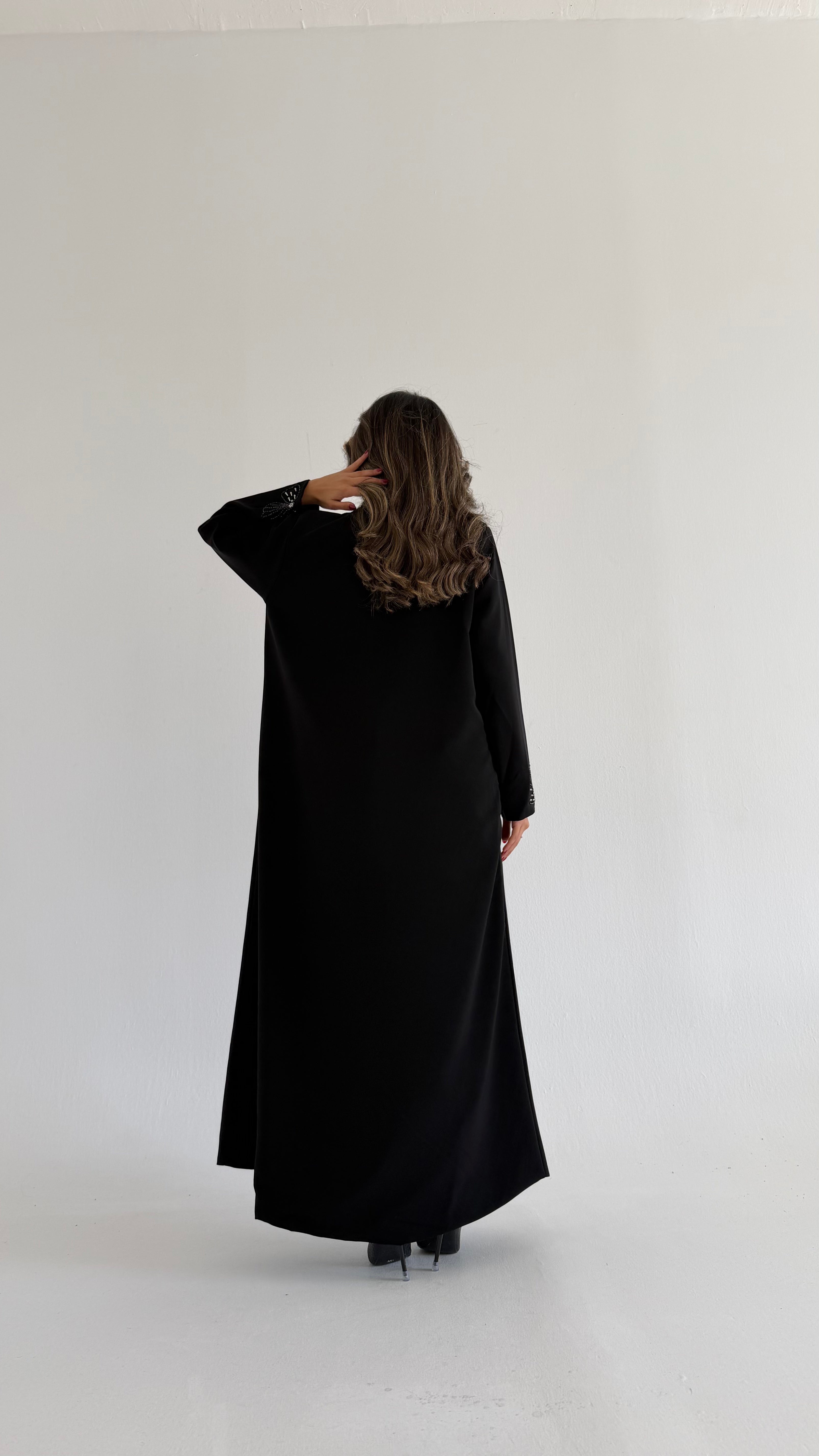 MW645 - Light Crepe Standing with Jacquard Half-Cloche