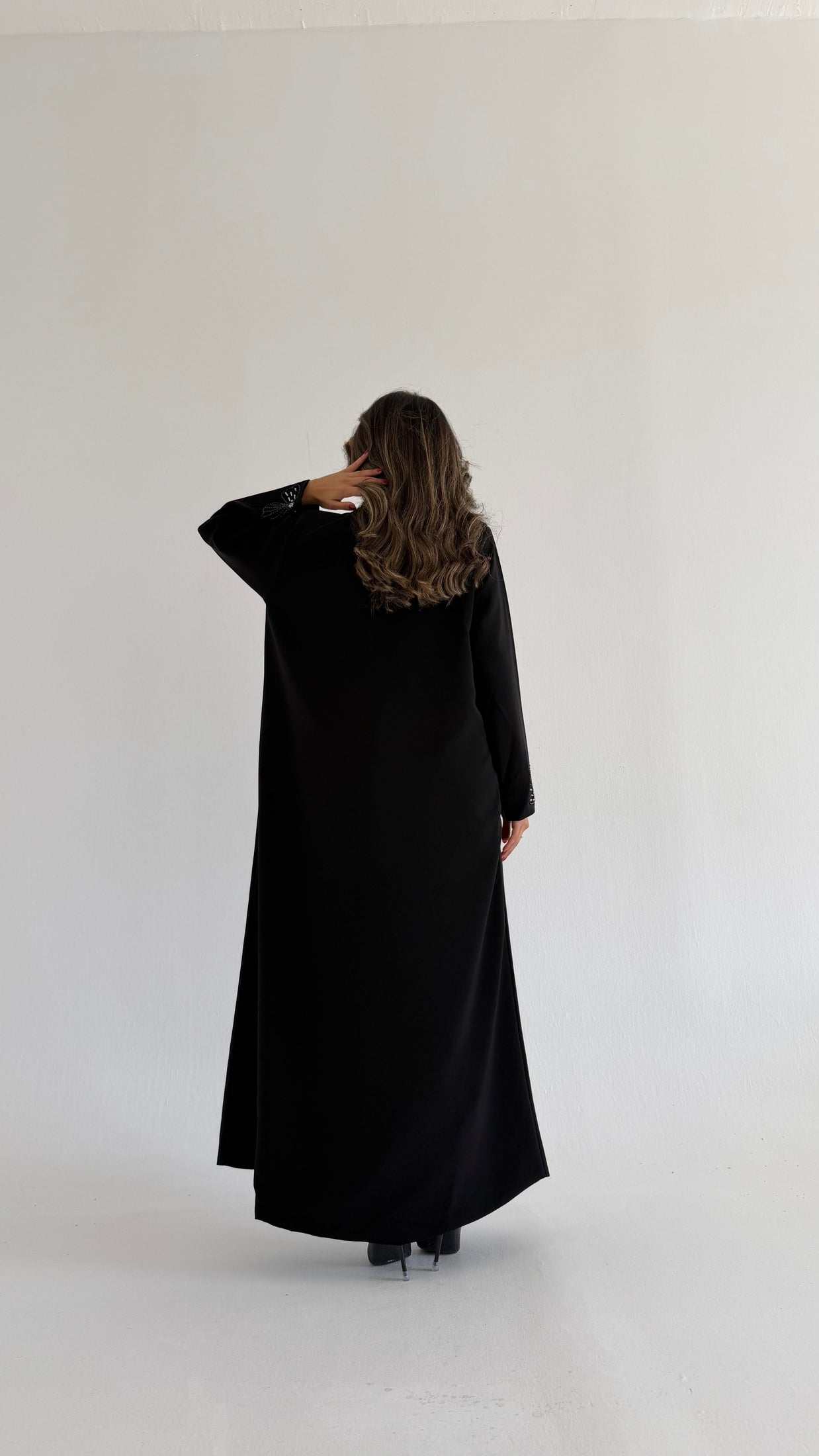 MW1793 - عباية قماش كوبرا شغل يدوي - Aya