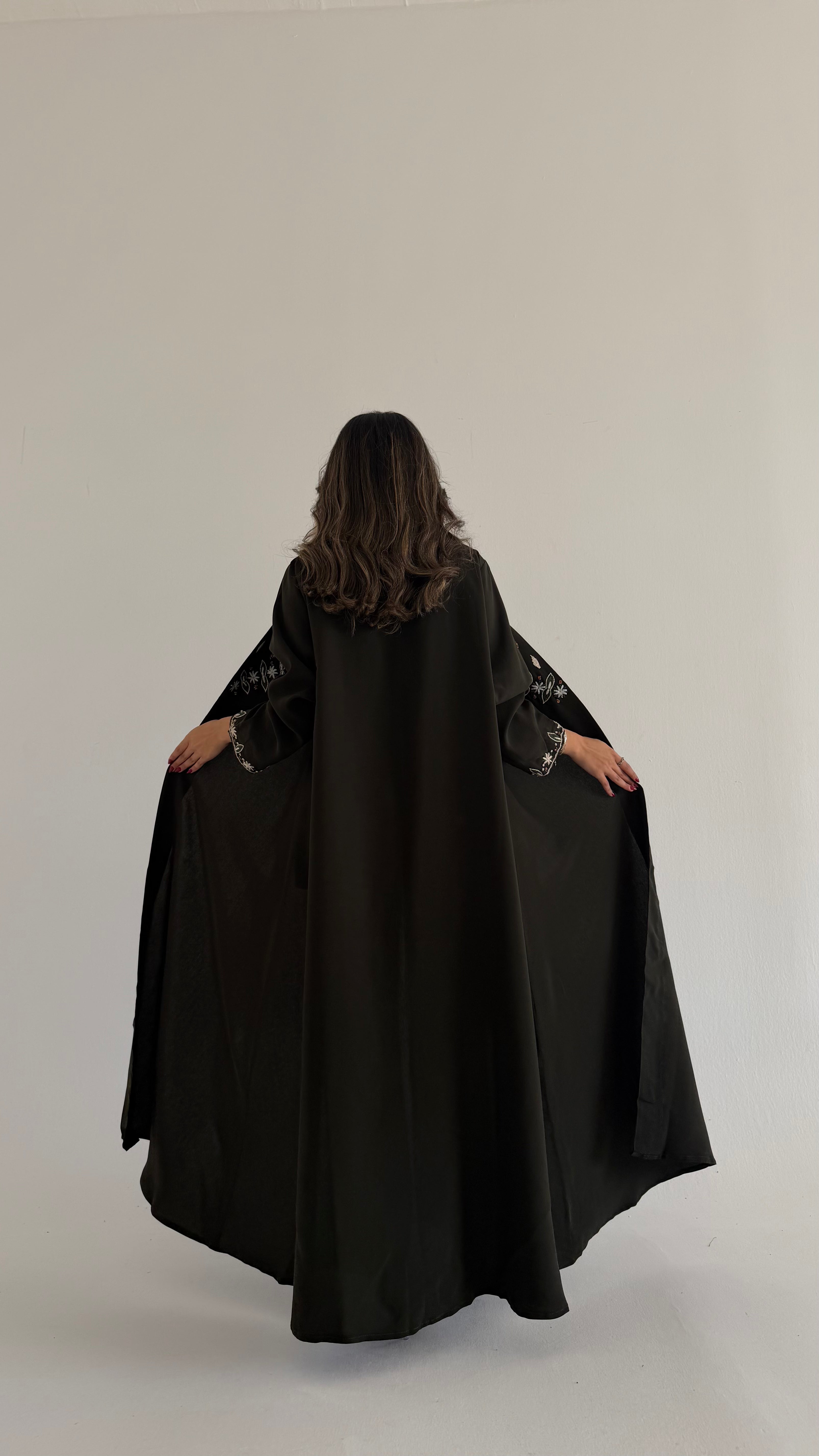 MWT676 - عباية زيتي شك